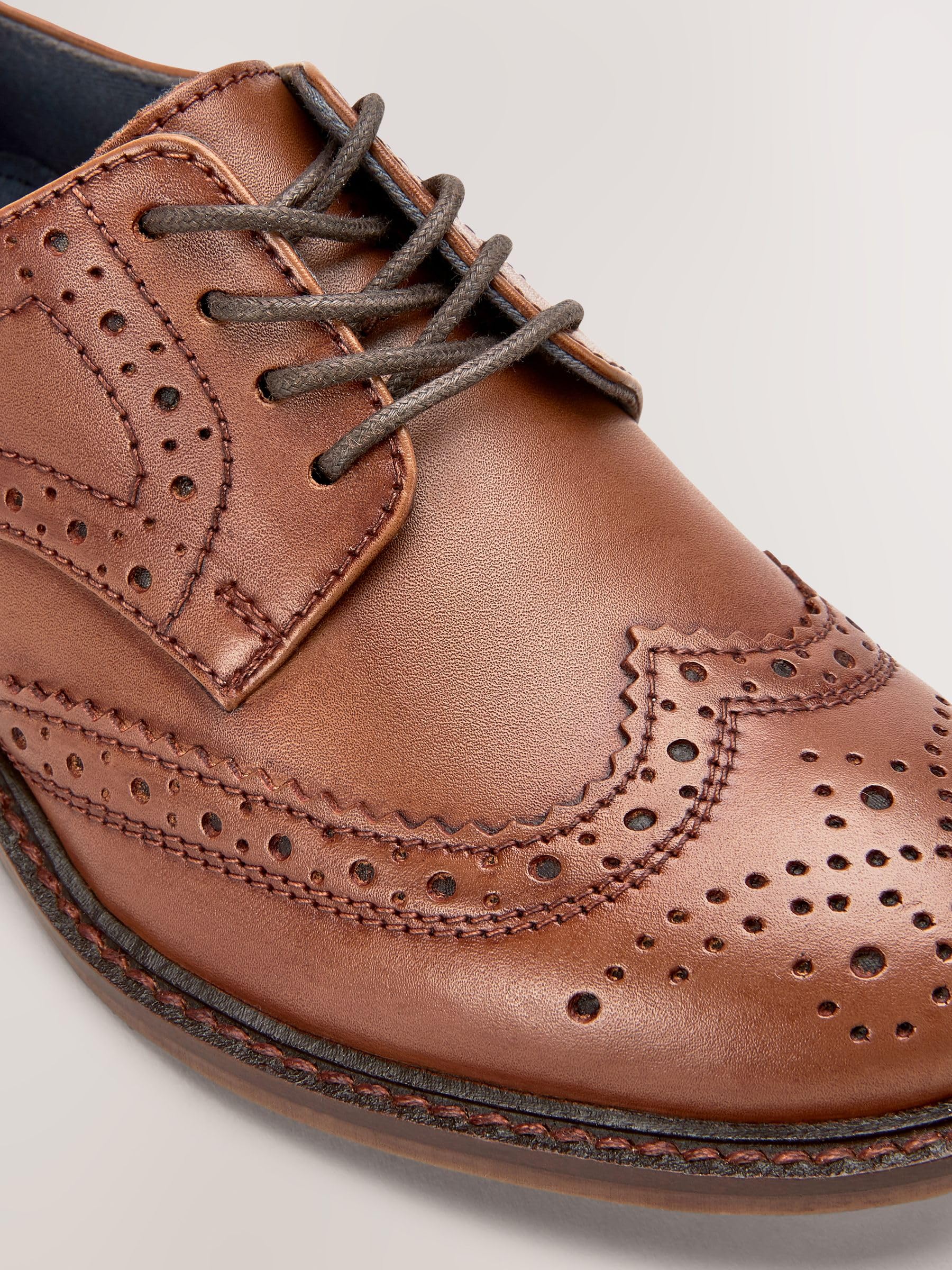 NEXT Jungen Weite Passform (G) Leder-Brogues zum Schnüren, Weite Passform