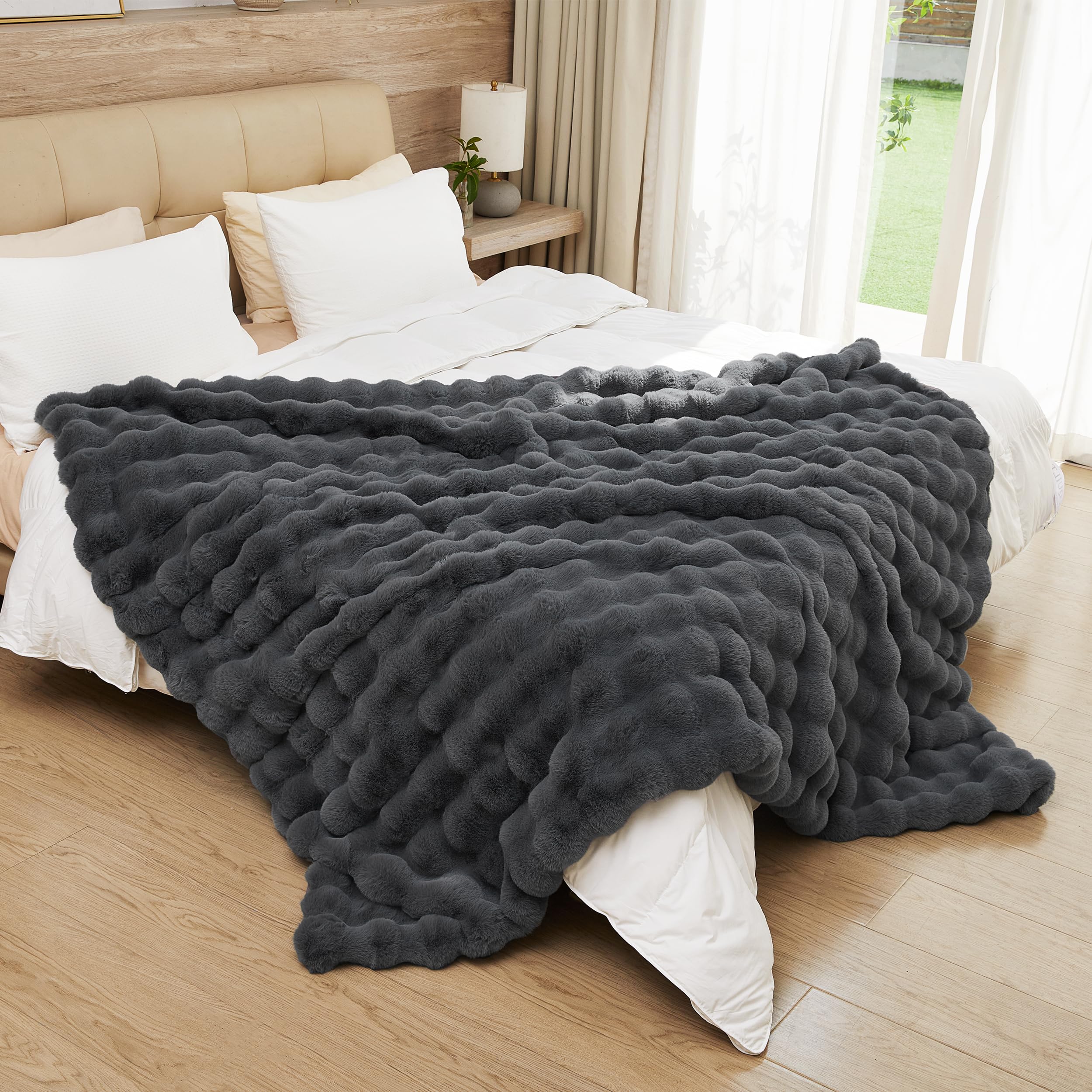 YBIKE Faux Rabbit Fur Throw Blanket, Fuzzy Soft Plush Bubble Blanket 150 x 130cm - Image 2