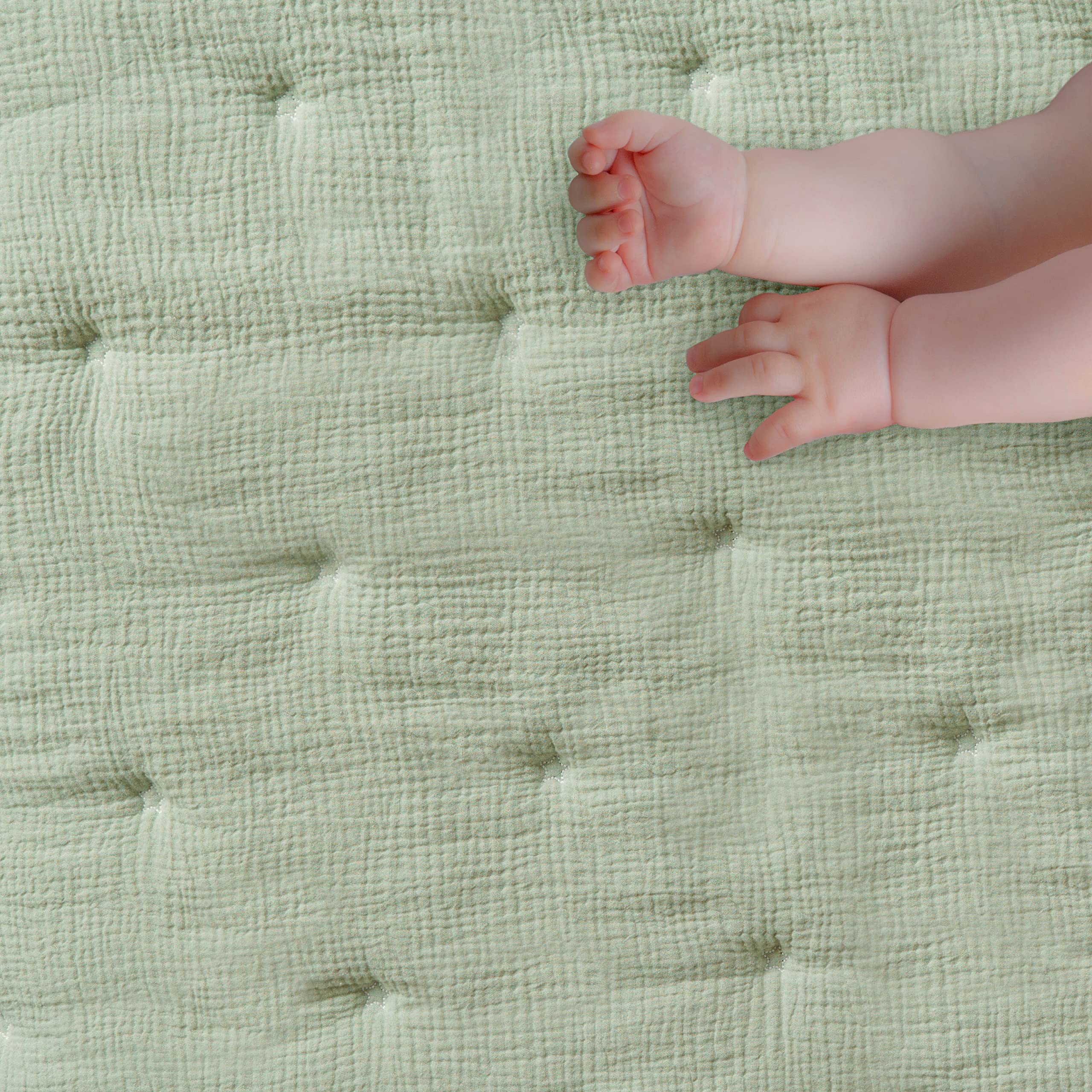 Levtex Baby Zestaw łóżek do łóżeczka dziecięcego w kształcie muślinu - Zestaw do pokoju dziecięcego - Szałwia i białe gwiazdy - Szałwia teksturowany muślin - 5-częściowy zestaw zawiera kołdrę,