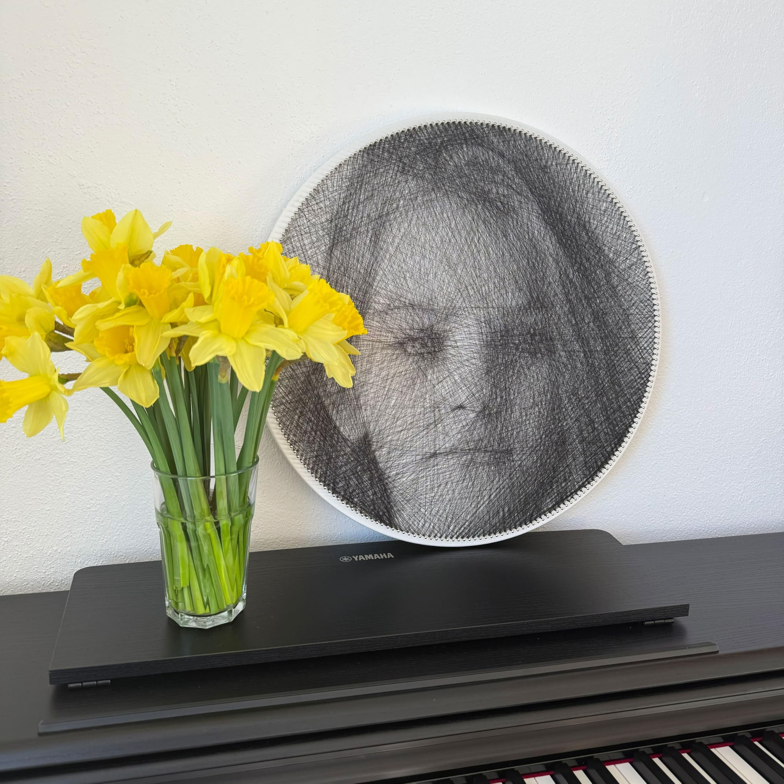 Spatar String Art DIY Kit Circle M - Immagine a filo personalizzata da foto - Quadro creativo fai da te - Idea regalo - Ø 45 cm