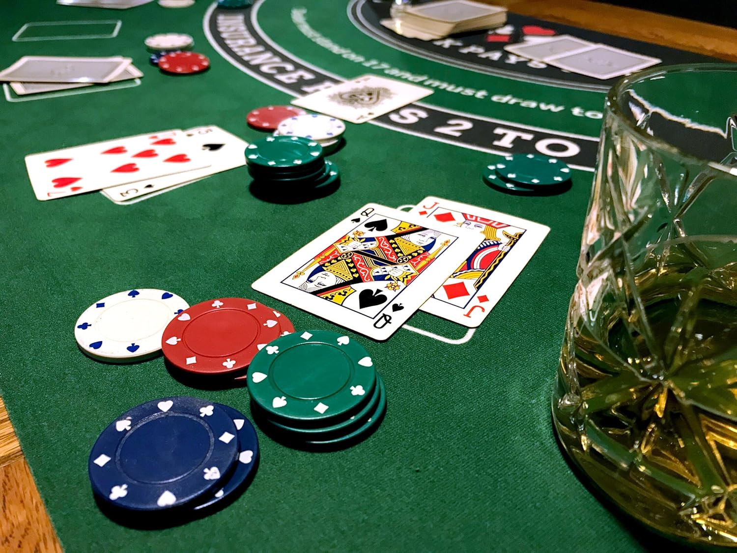 24” x 47” Blackjack Table Topper Mat, Washable Casino-Style Gaming Mat with Smooth Felt Surface and Rubber Backing, Non-Slip Table Cover for Kitchen Tables, Game Tables, Stain-Resistant