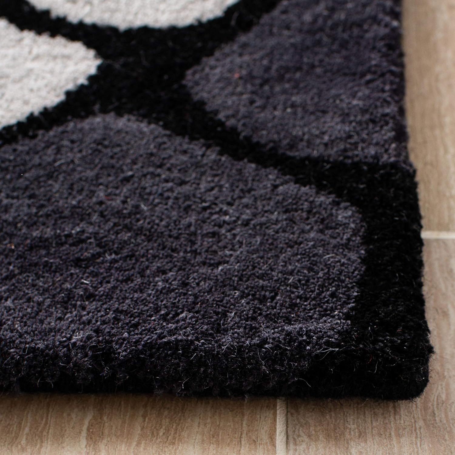 SAFAVIEH Soho Collection Runner Rug - 2'6" x 8', Grey & Ivory, Handmade Wool, Ideal for High Traffic Areas in Living Room, Bedroom (SOH722A)