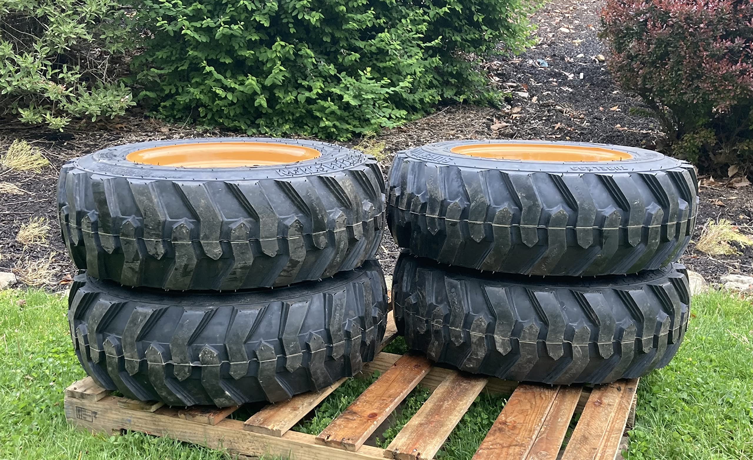 Amazon.com : 1-10-16.5 Forerunner SKS-1 Skid Steer Tire/Rim for