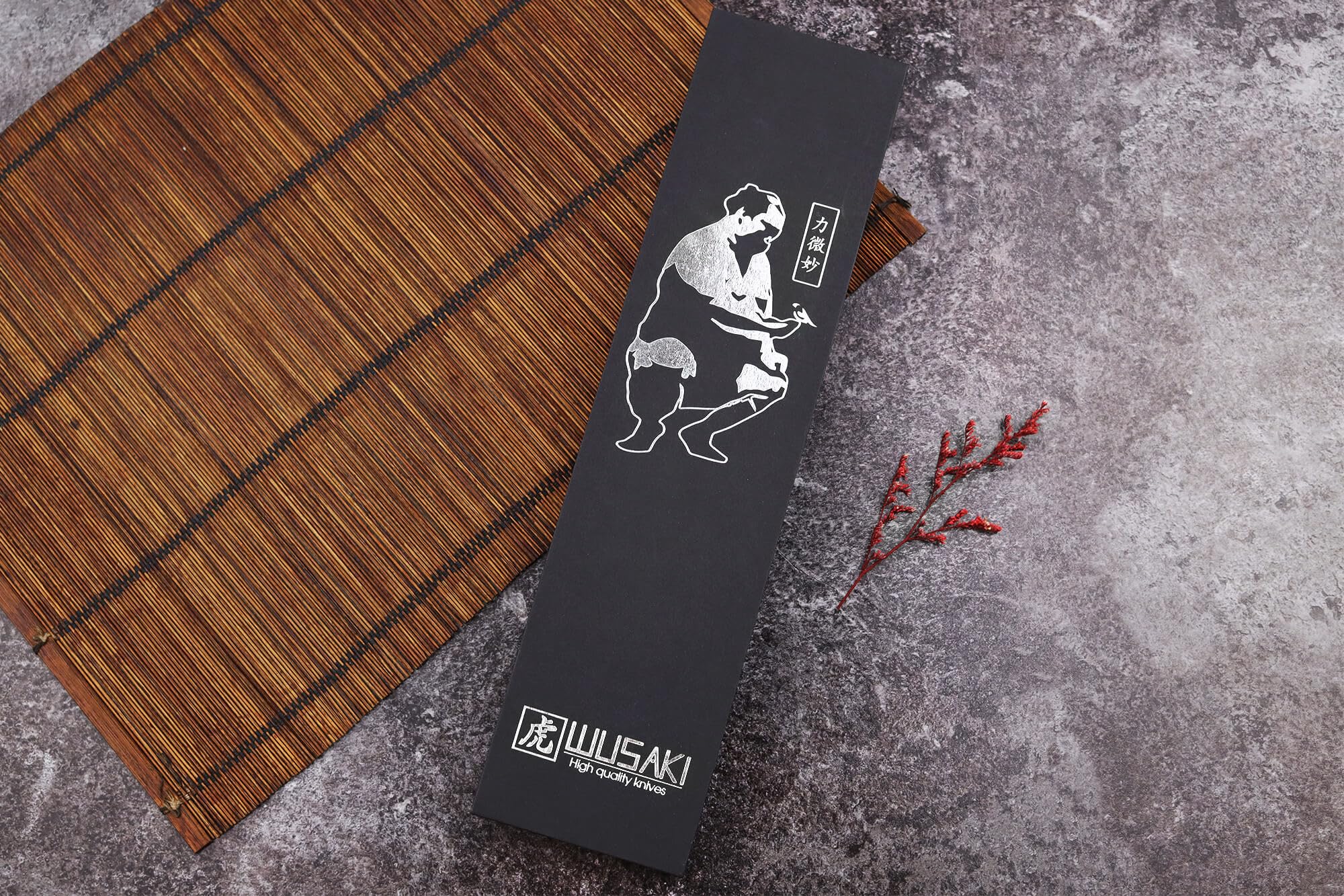 Wusaki Fujiko - Couteau Santoku 18cm design japonais lame damas 10CR manche bois d'olivier - Vendu dans un coffret