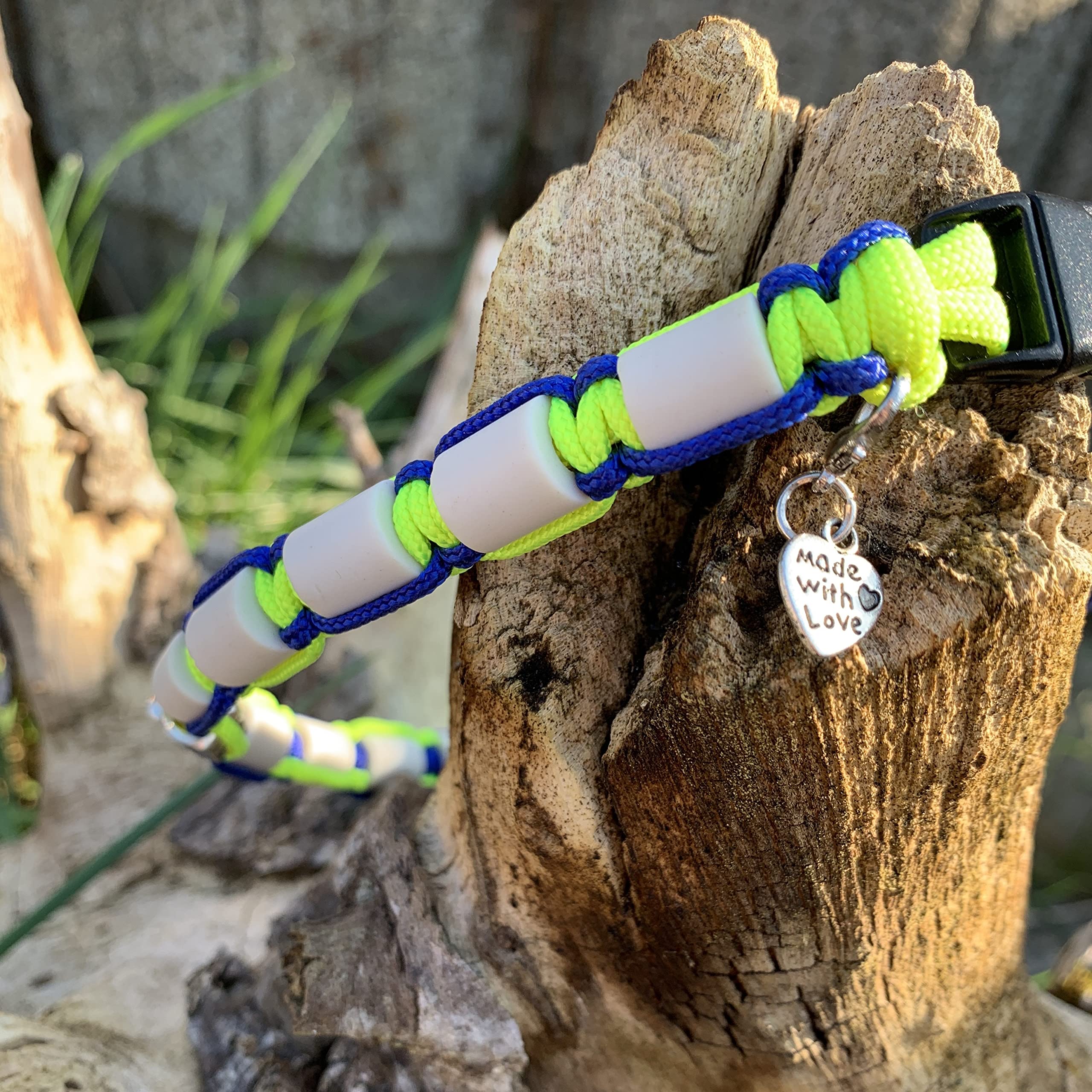 Premium EM-Keramik Halsband für Hunde aus Trendmaterial Paracord. Jetzt auch mit Namen. Über 100000 Variationen möglich. Infotelefon 017682042883