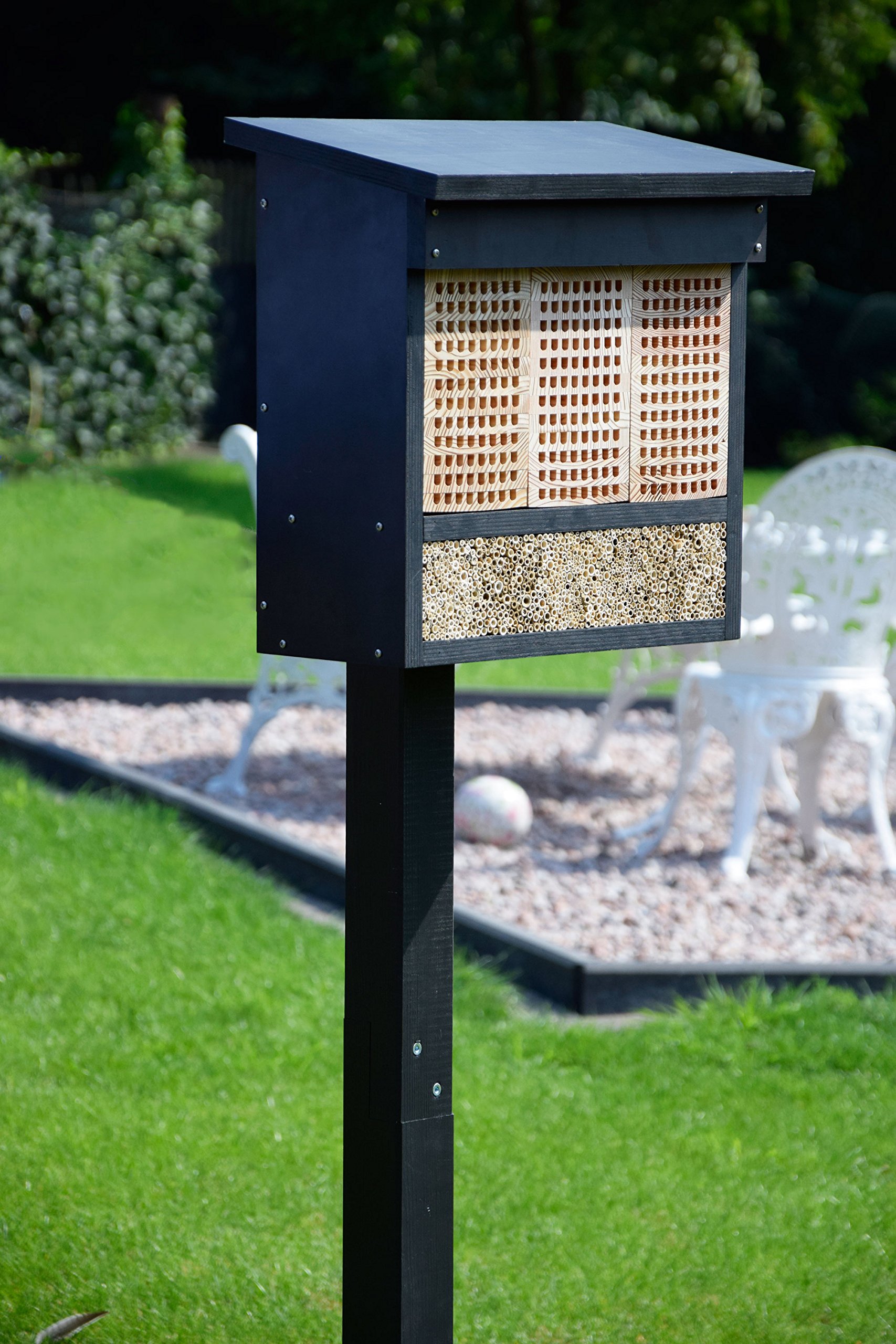 LUXUS-INSEKTENHOTELS 22700e Großes Profi-Wildbienenhotel - Wildbienen-Nisthilfe Holz - Insektenhotel mit Ständer - Wildbienenhaus mit Lärchenholz und Schilf - 42,5 x 18 x 150 cm - Dunkelbraun
