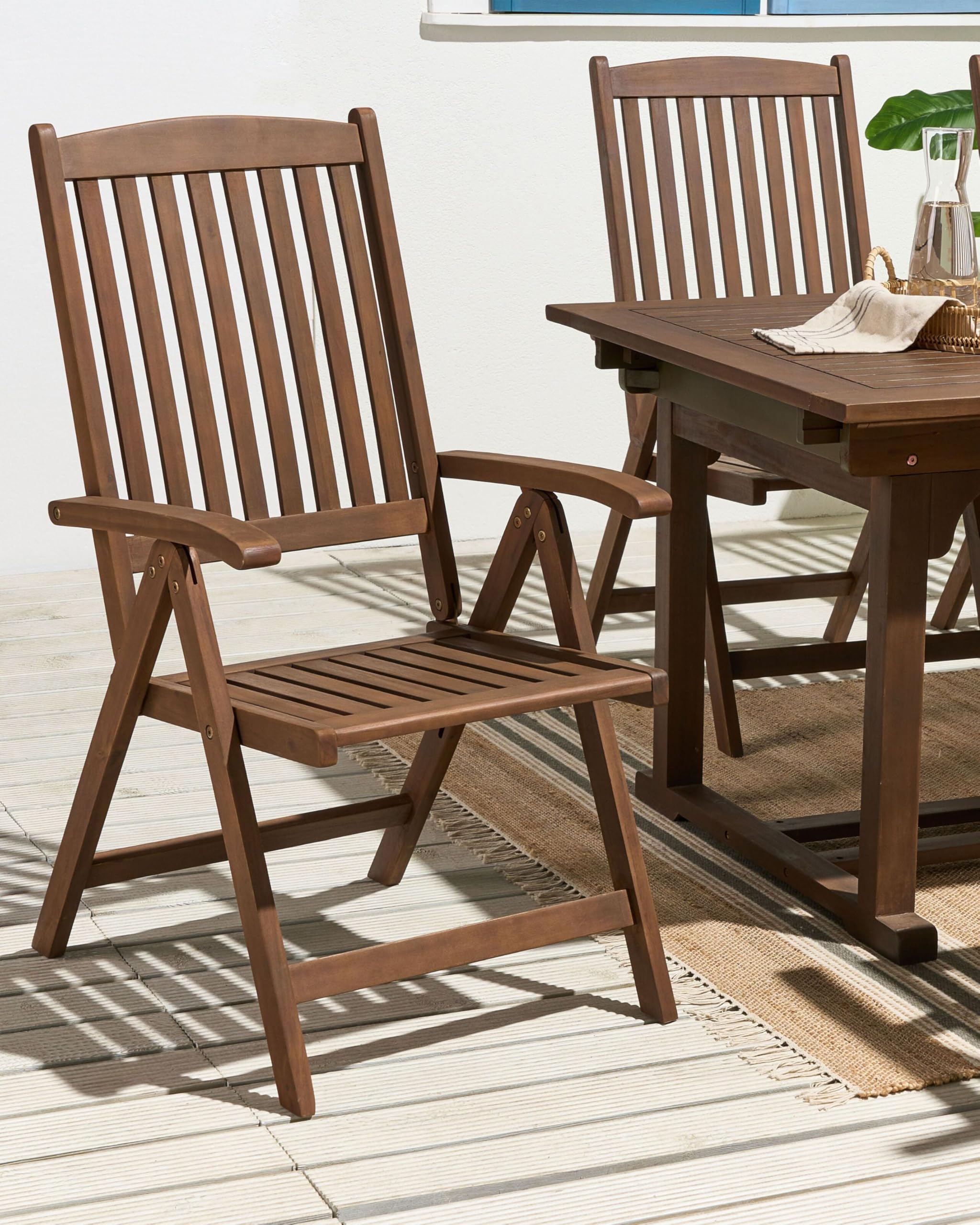 Beliani Gartenstuhl Akazienholz Dunkelbraun verstellbar klappbar mit Armlehnen Amantea