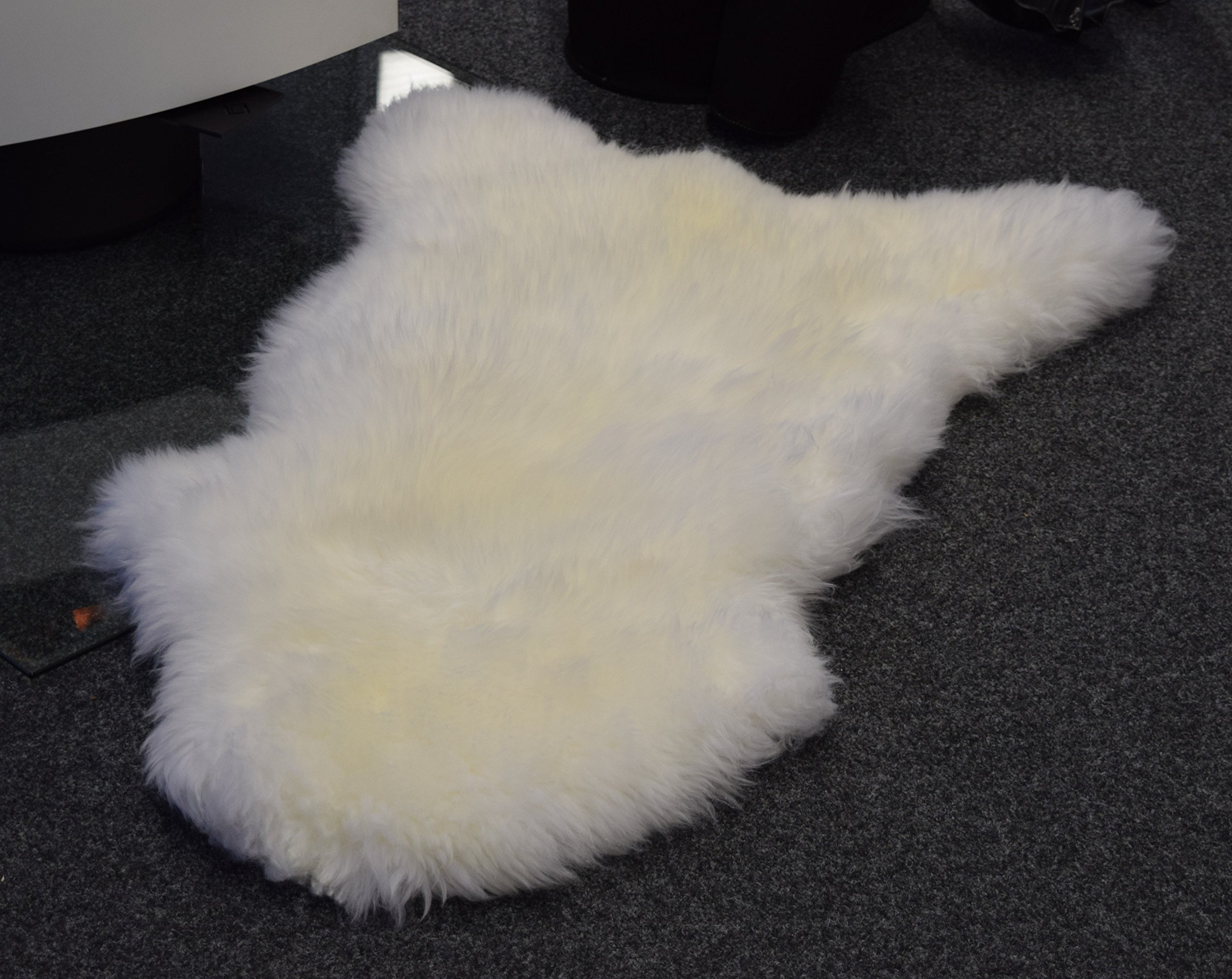Naturasan Lammfell/Schaffell, Weiß, 90-100 cm mit Nähten | Ökologisch gegerbt, naturweiß und weich, ca. 60 cm breit, vielseitig als Teppich, Vorleger oder Sitzauflage