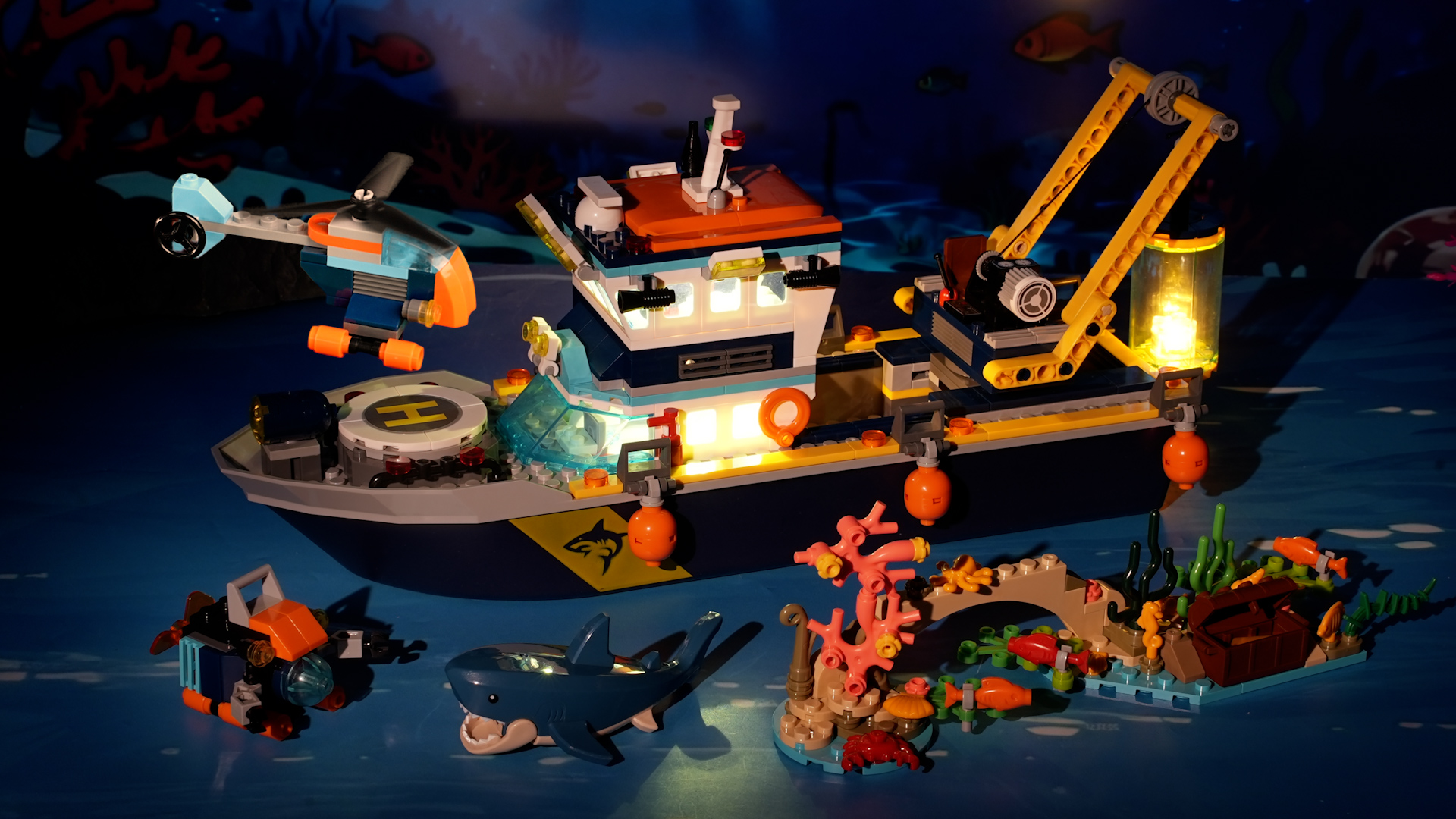 Amazon.com: HiWEEGO City Floatable Boat Building Set with LED