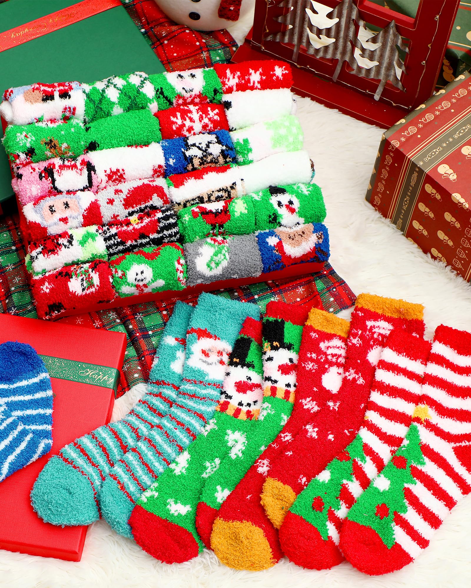 Hicarer 50 pares de calcetines peludos de Navidad a granel, calcetines cálidos de invierno suaves y esponjosos para mujeres, regalos de Navidad