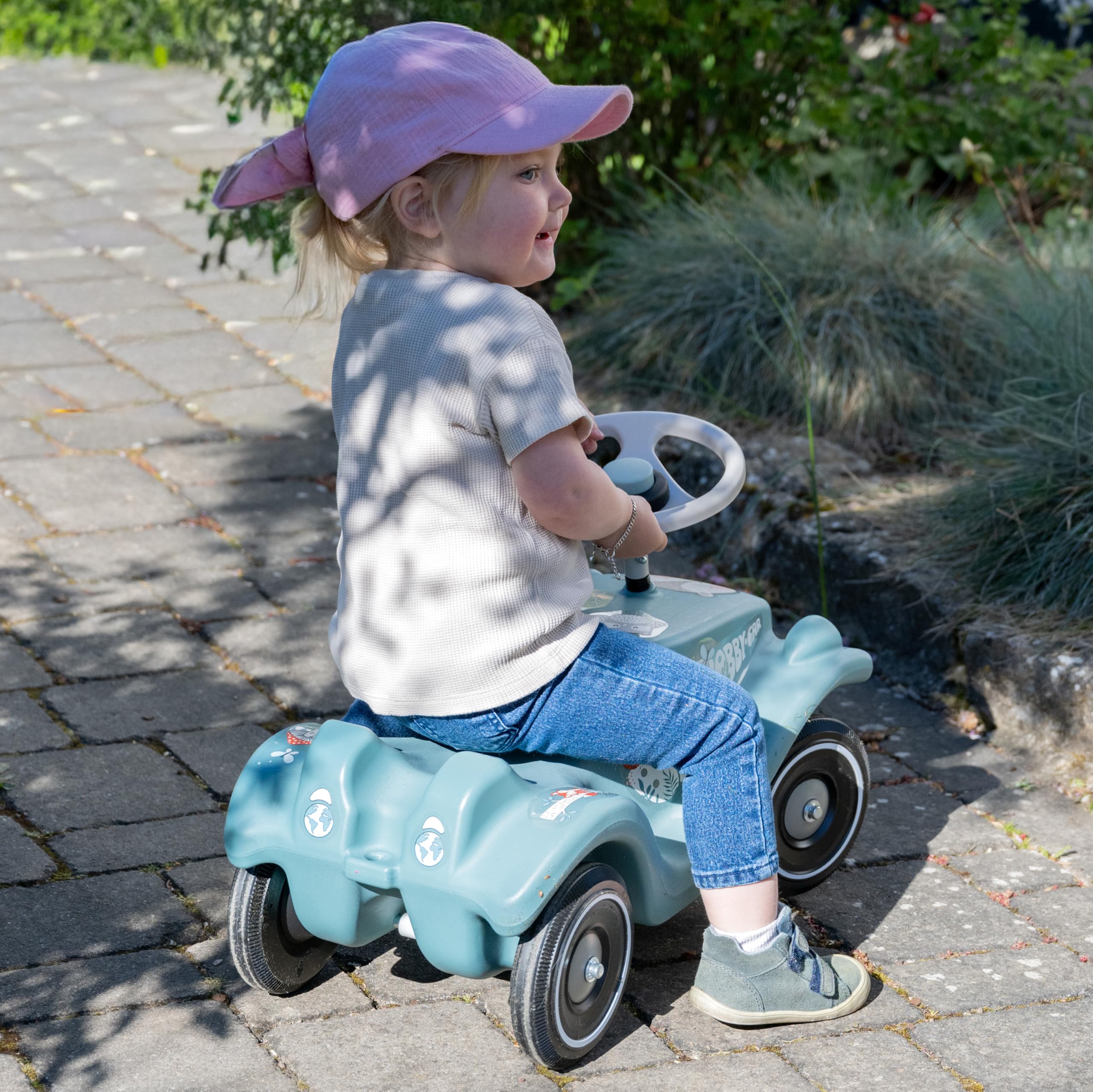 Big Bobby Car Classic Life - Rutschauto ab 1 Jahr, gefertigt aus recyceltem Kunststoff, ergonomische Karosserie, Sicherheitslenkrad mit Hupe, stabile Räder, Petrol-Beige, ab 12 Monate