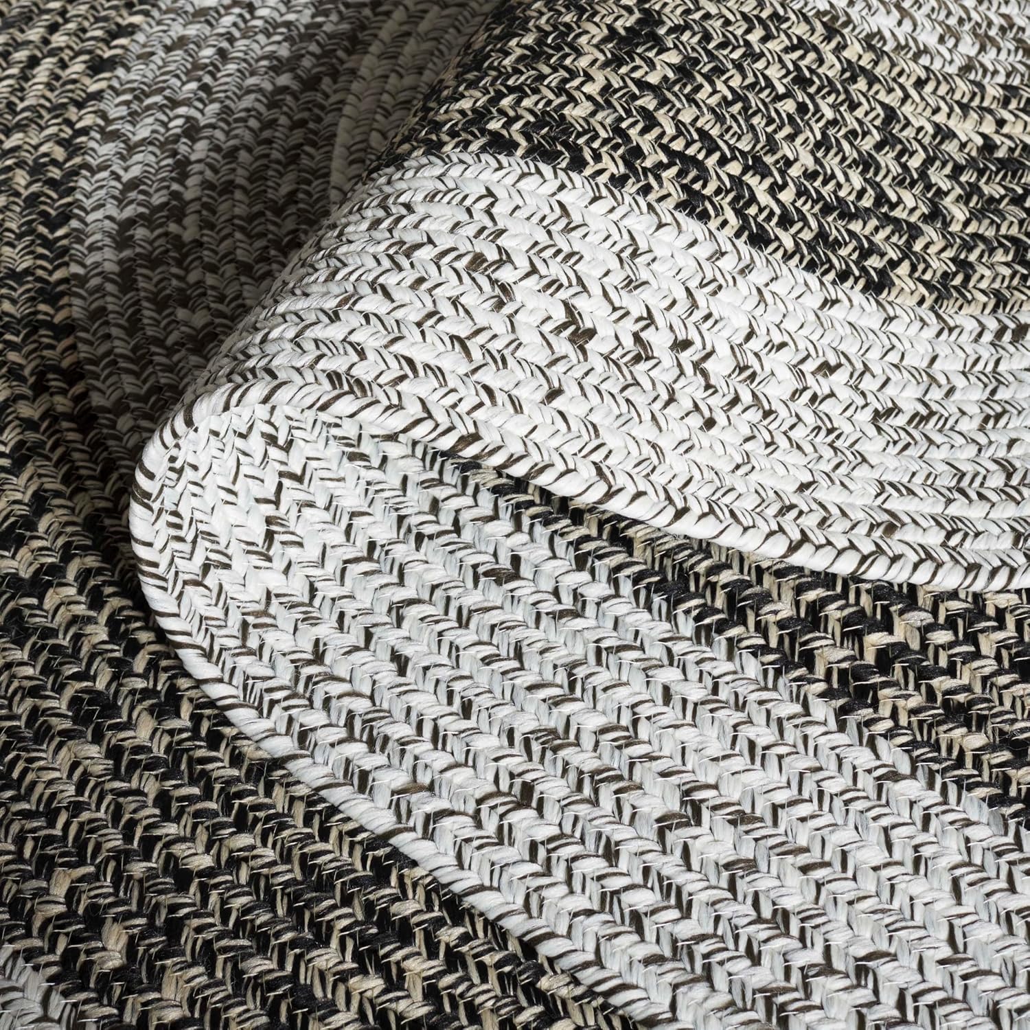 SAFAVIEH Washable Rug Outdoor Braided Collection - 3' Round, Ivory & Black, Handmade & Reversible, Non-Shedding & Easy to Clean, Ideal for Patio, Backyard, Mudroom (BRD318A)