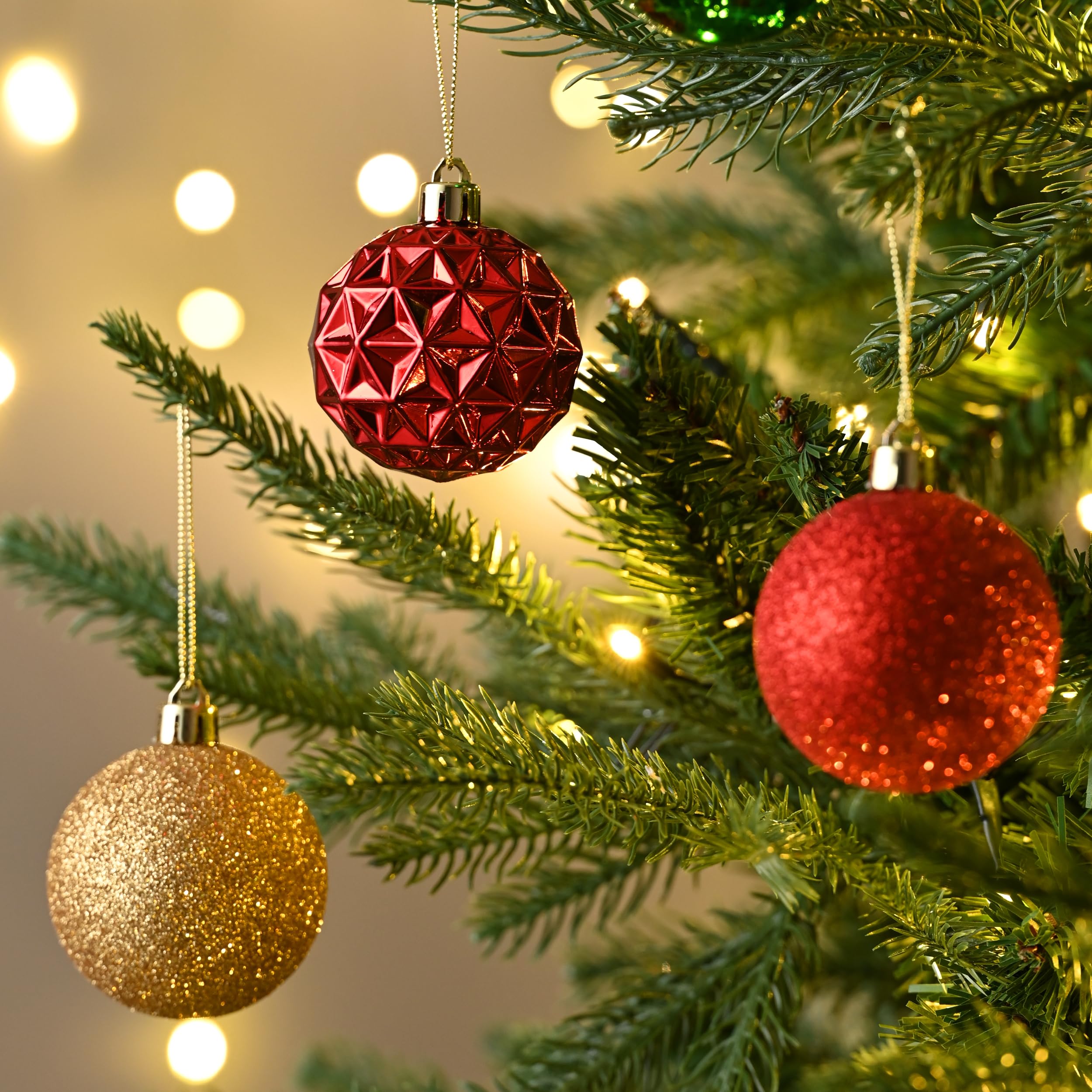 Valery Madelyn Lot de 50 boules de Noël en plastique avec crochet de suspension, 5 cm, rouge, vert, doré, décoration de sapin de Noël, avec flocons de neige incassables, décoration de Noël