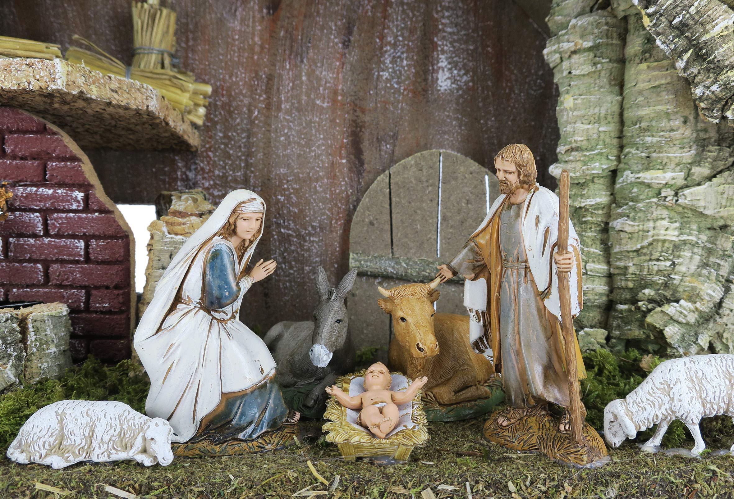 Bertoni | Krippenstall mit funktionierendem Brunnen und Nativitat fur Krippe mit 5 Figuren und 2 Schafen | 42 x 18 x 28 cm | Italienisches Produkt