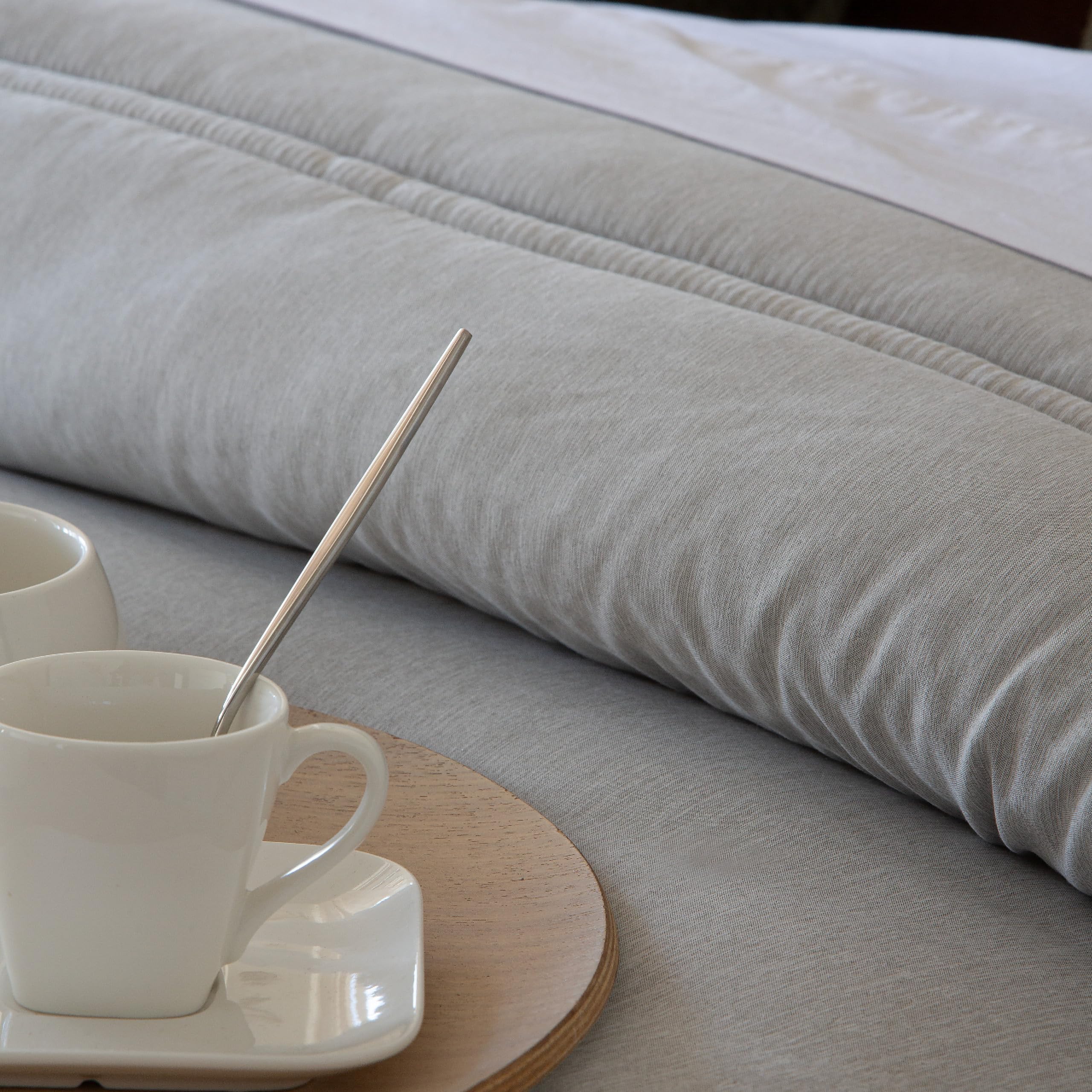 Antilo - Edredón Nórdico Lara Gris para Cama de 150 - Conforter Acolchado de Rayas con Relleno 300 g/m², Tacto Pluma, Calor y Confort para Noches Frías