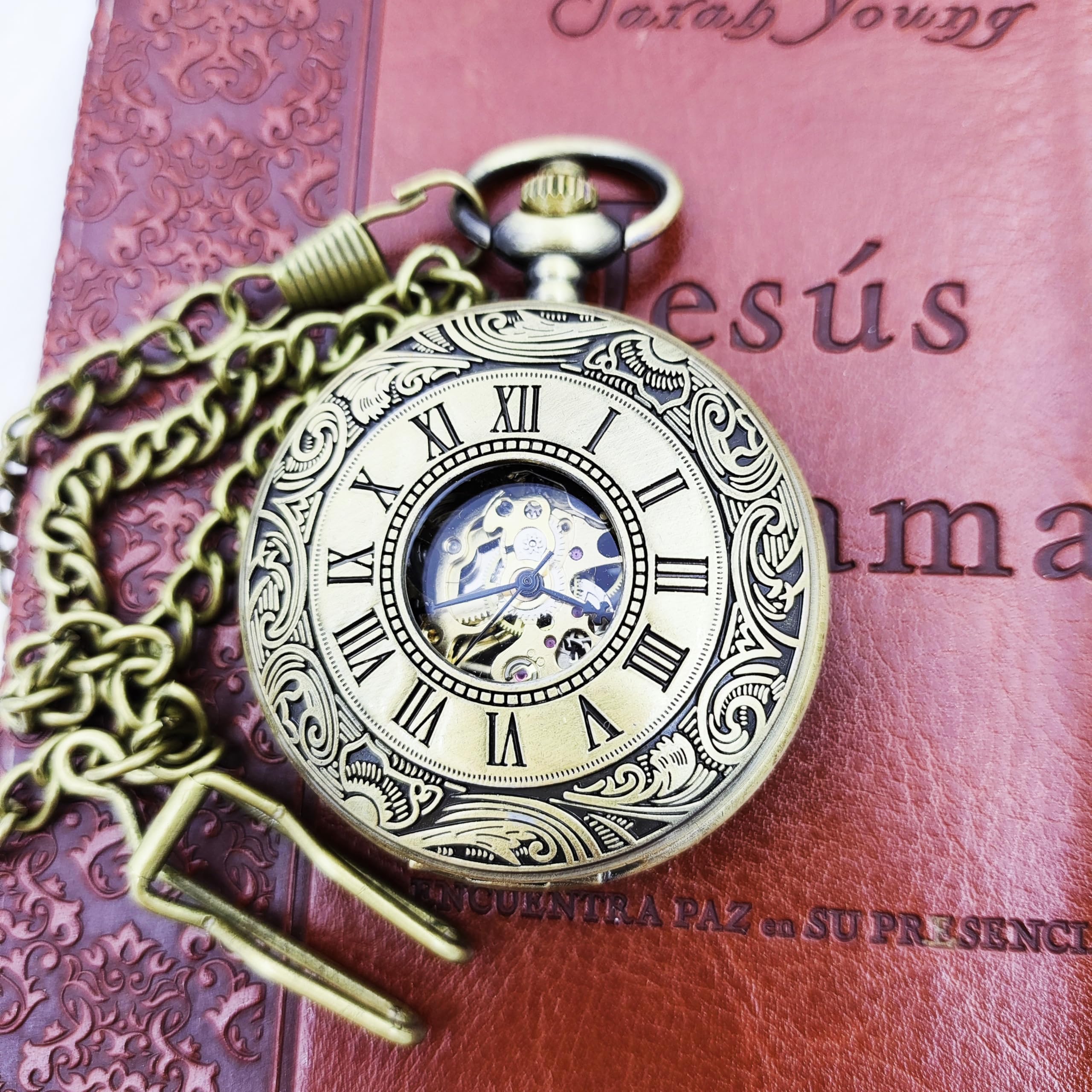 Bronze Tang grass carved mechanical hollow pocket watch, Roman numeral dial, automatic pocket watch with chain, suitable for both men and women, gifts for birthdays, holidays, and anniversaries