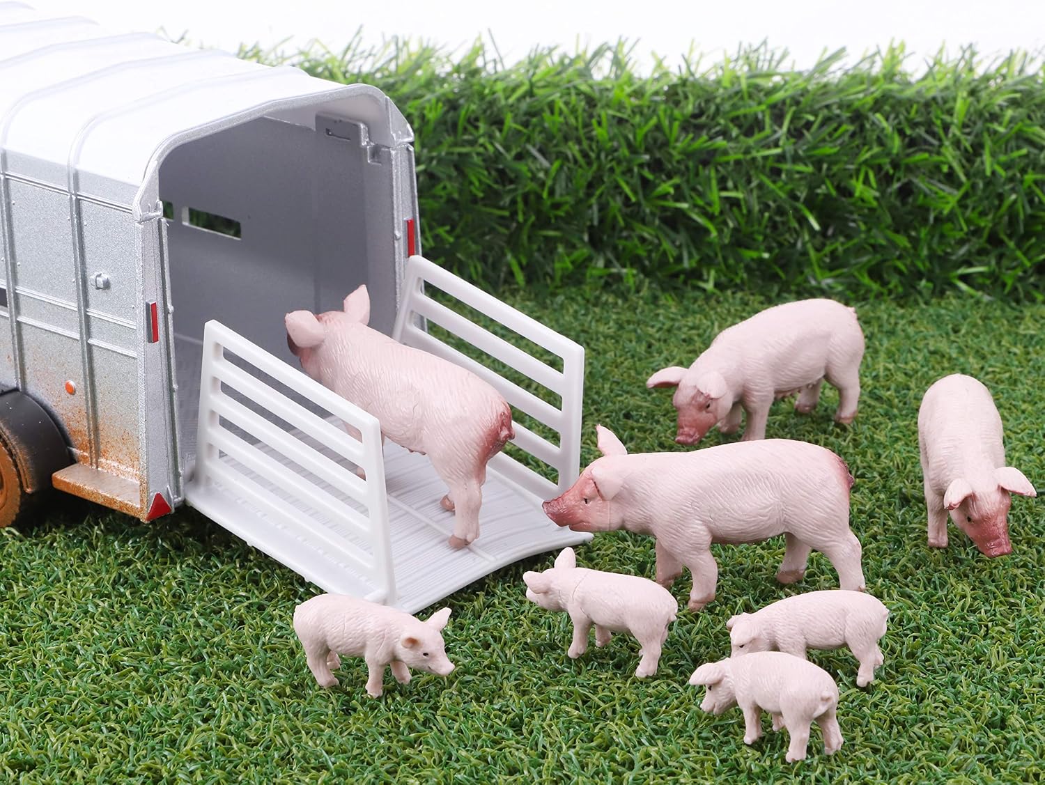 Toyland® Pack of 8 1:32 Scale Large White Pigs & Piglets Animal Figures – The Farm Collection – Collectable Animal Figures - Image 5