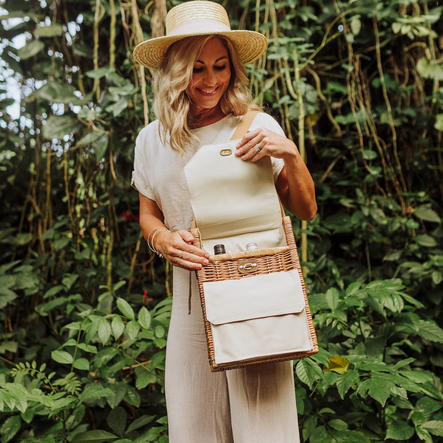 PICNIC TIME Corsica Wine & Cheese Picnic Wine Baskets, Beige Canvas : Cheese Knives : Patio, Lawn & Garden