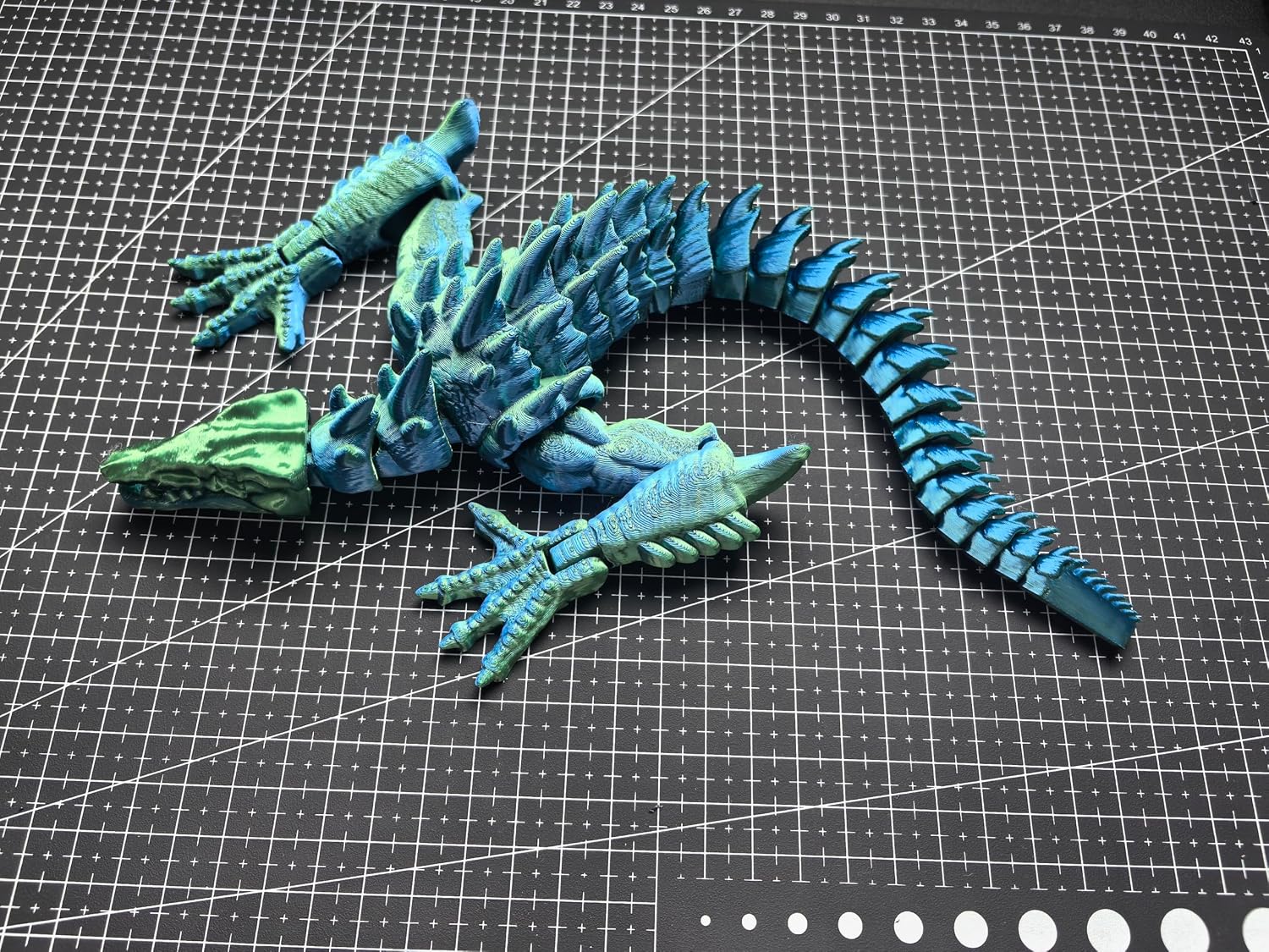 3D Printed SkullCrawler Articulated Figure, Movie Monster Series,Skull Island Lizard 3D Printed Fidget Toy (Blue&Green)