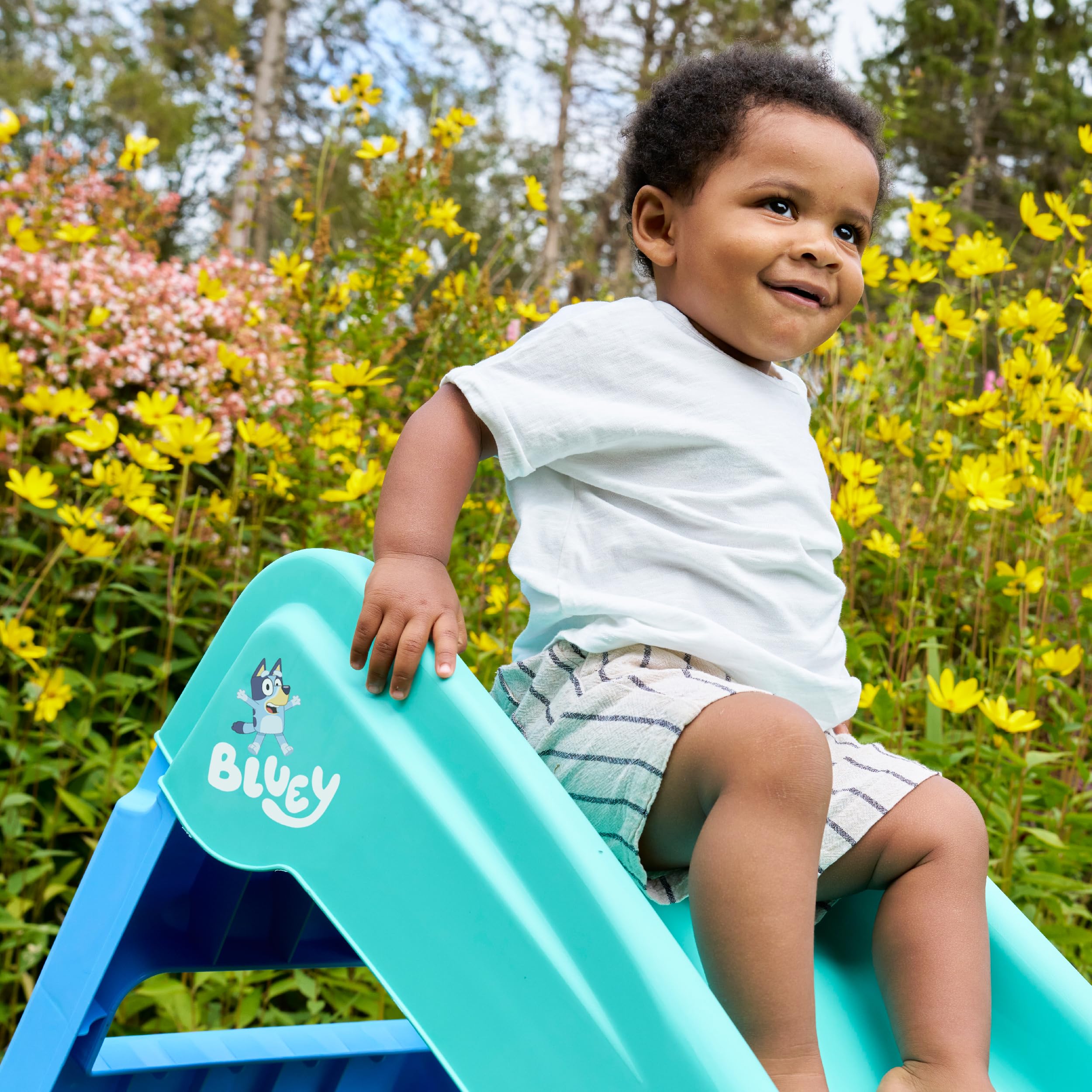 Bluey Scivolo pieghevole per interni ed esterni con scala, design facile da piegare, in plastica resistente, per bambini dai 18 mesi in su, attrezzatura da gioco leggera da giardino