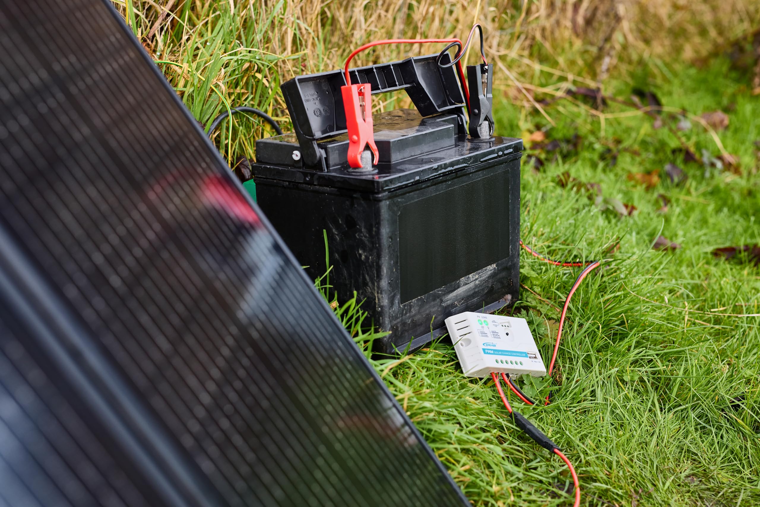 OSRAM BATTERYcharge SOLAR 100W, pannello solare portatile per alimentazione off-grid, mantenitore di carica, pannello solare pieghevole con supporto integrato, protezione da sovraccarico