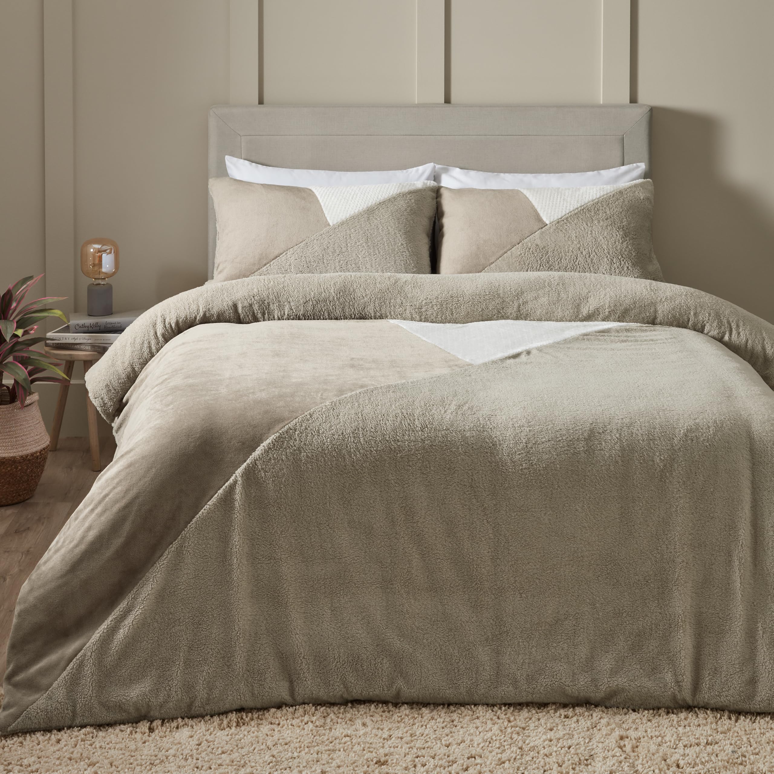 Catherine Lansfield Natural Cosy Larsson Geo Fleece Single Duvet Cover Set With Pillowcase