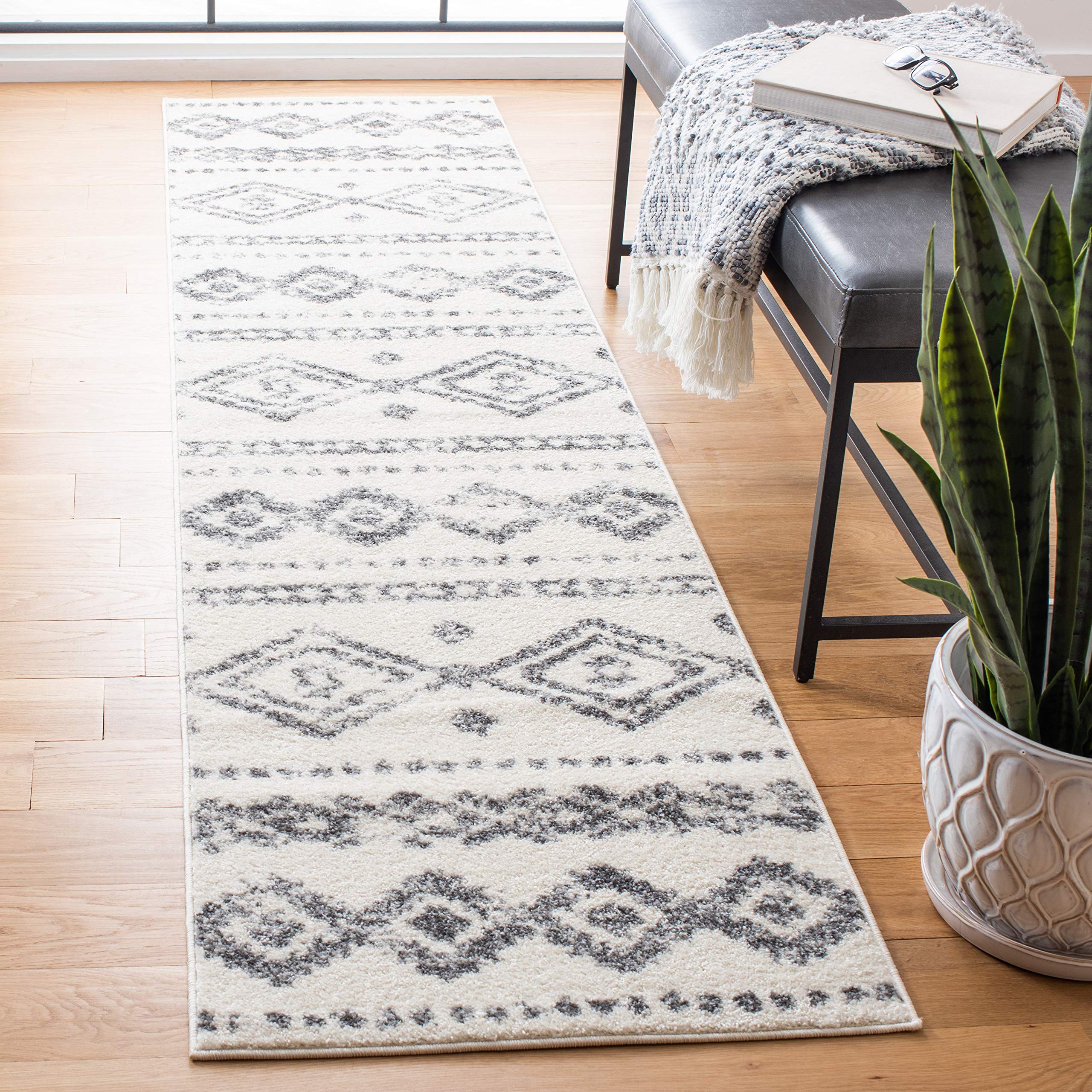 SAFAVIEH Tulum Collection Runner Rug - 2'2