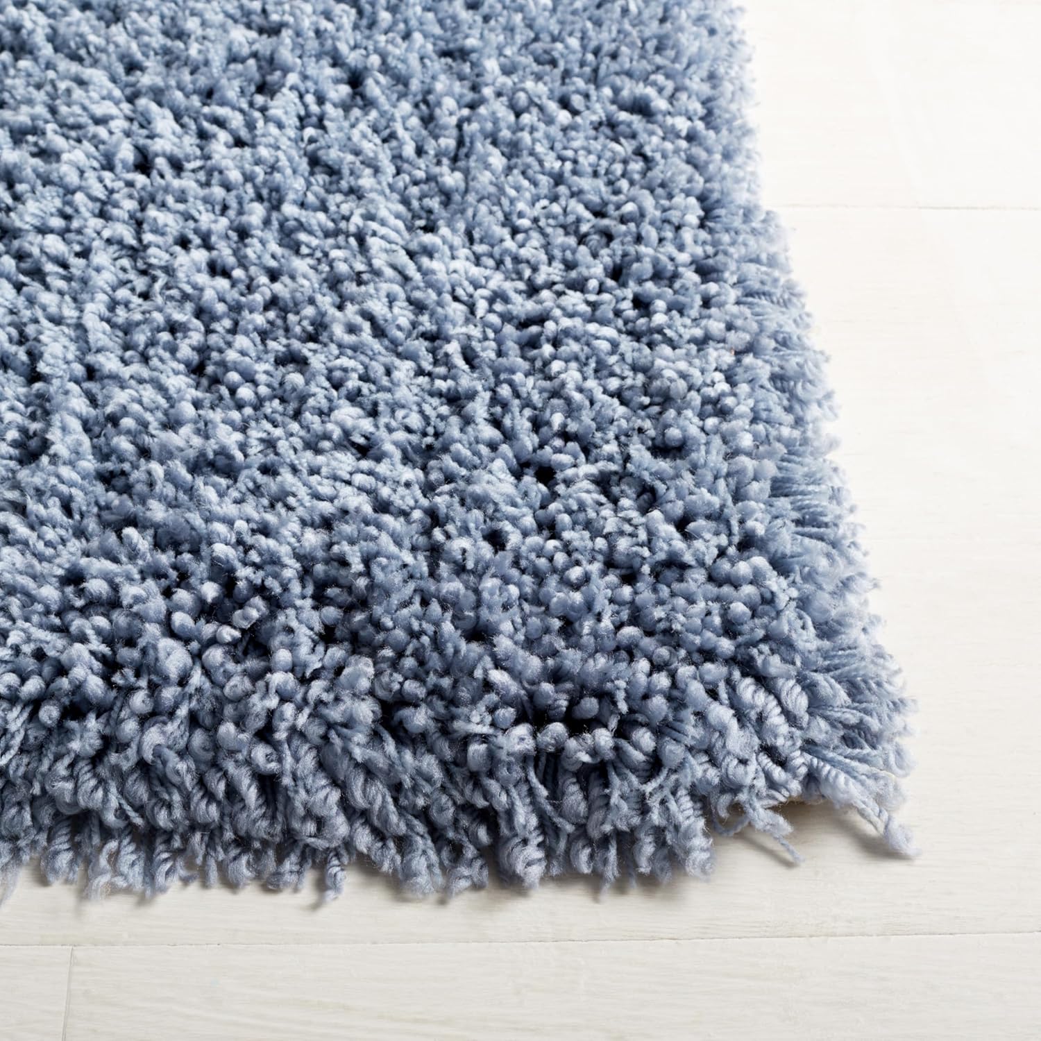 SAFAVIEH Classic Shag Collection Area Rug - 6' x 9', Light Blue, Handmade, 1.75-inch Thick Ideal for High Traffic Areas in Living Room, Bedroom (SG240C)