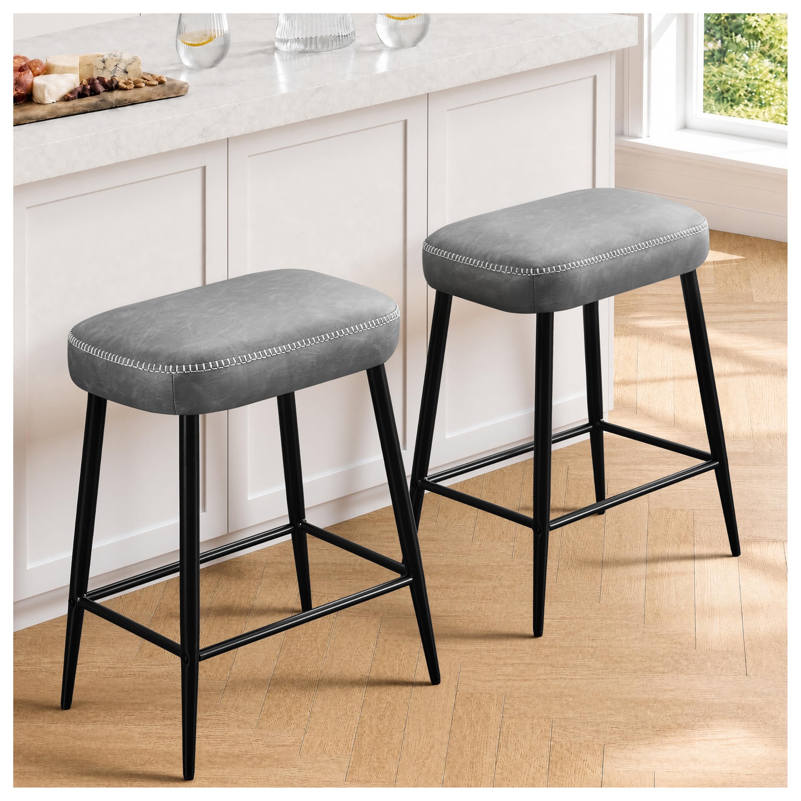 STOOLINK Tabouret Bar Lot de 2 Cuir Microfibre, Chaise de Bar Haute, Gris | 62,5 cm Hauteur, Mousse à Mémoire de Forme 58D de 10 cm D'épaisseur Industriel, avec Repose-Pieds pour Bar et Cuisine
