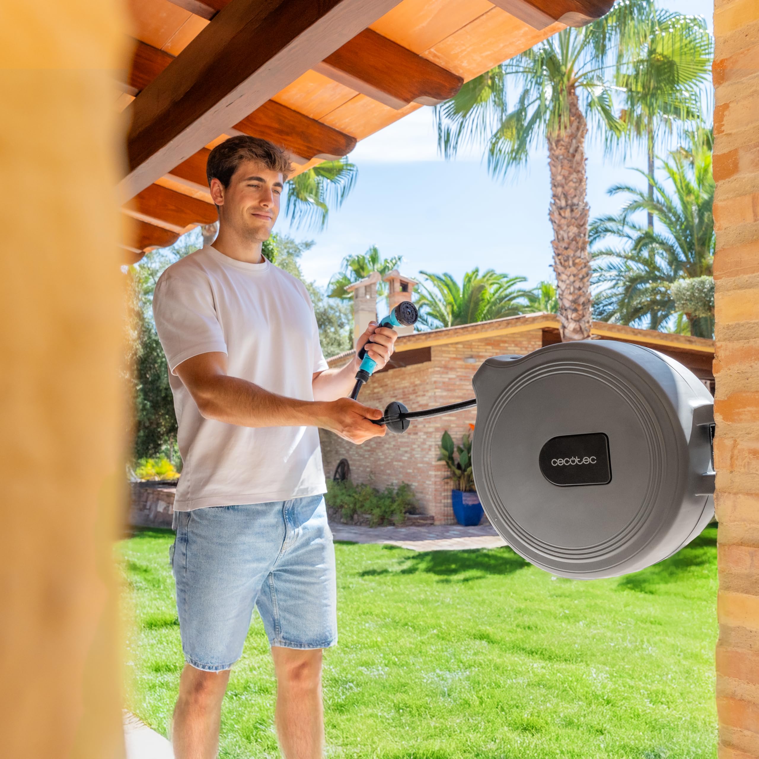Cecotec Carrete de Manguera de 30m HydroShell 30. Enrollador Automático con SlowReturn Technology, Portátil y Ergonómico, Incluye Boquilla Simple y Pistola Pulverizadora, Conexión Universal 3in1