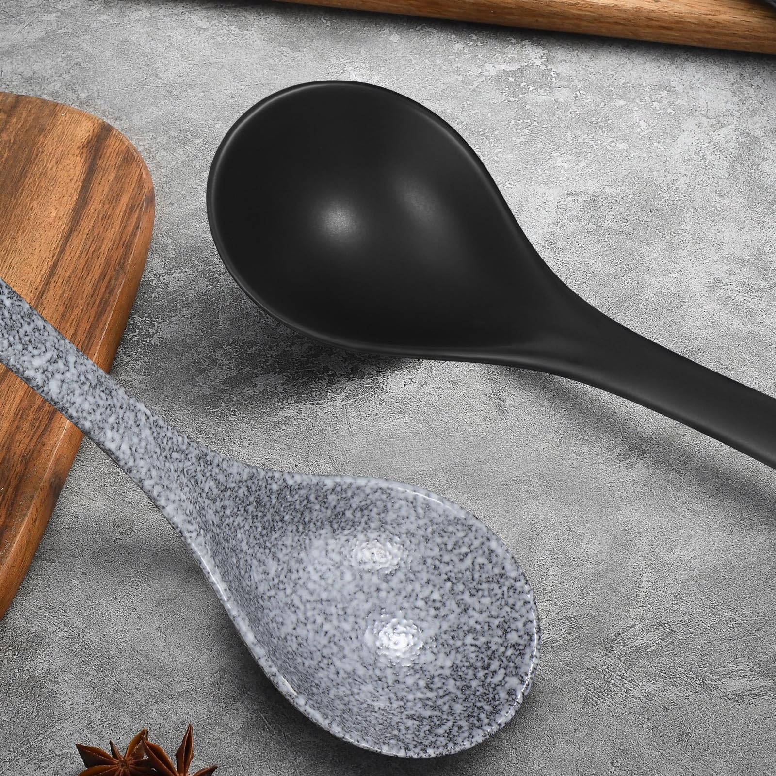 TOYANDONA 2 Cucharas Soperas de Cerámica Estilo Japonés, Mango Largo, Cómodas de Sostener, para Cocina y Restaurantes, Servir Sopa y Pasta