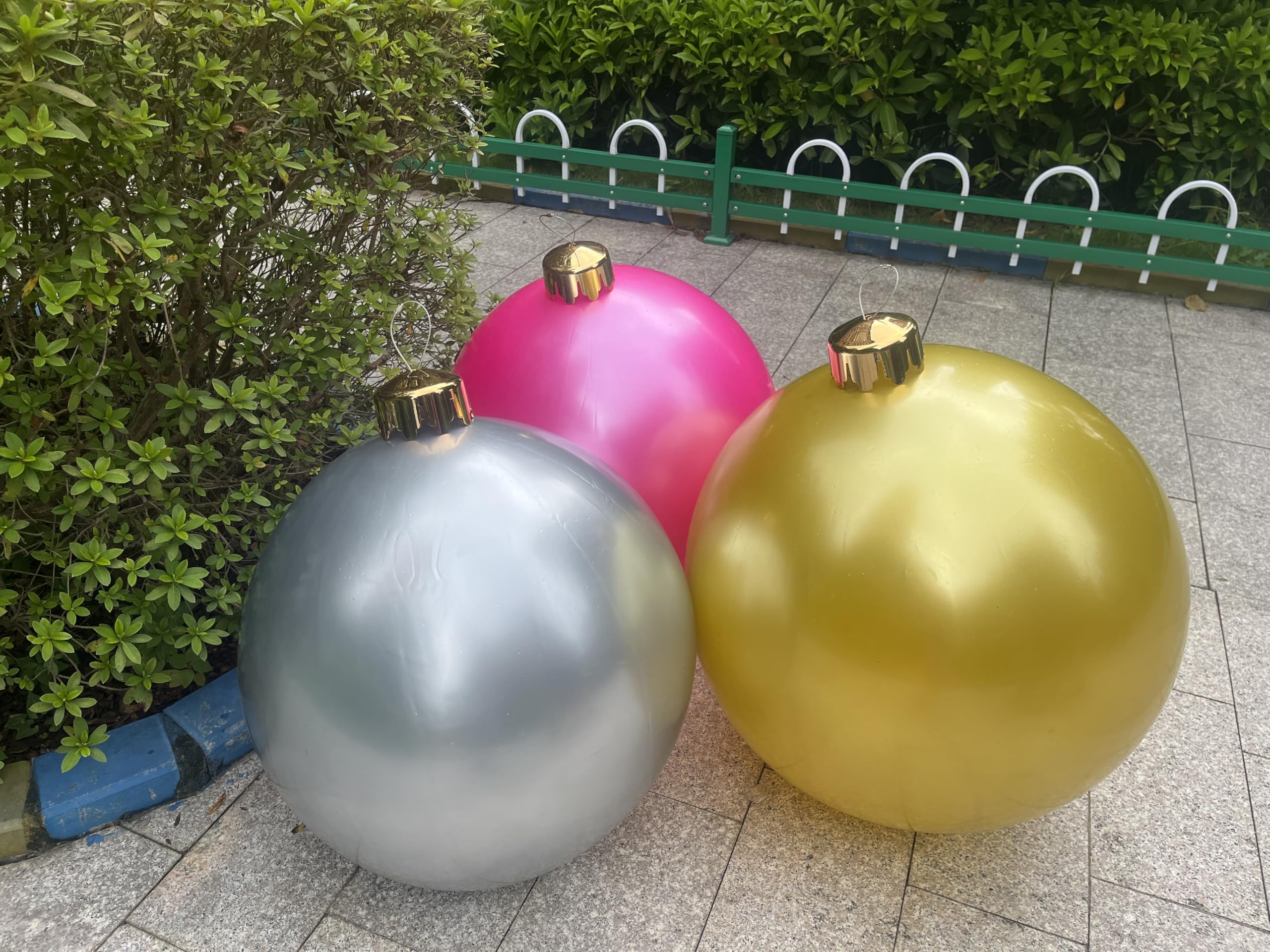 Lot de 2 grandes boules décoratives gonflables - Grandes boules de Noël - Boule d'arrangement de fête de jardin - Boules géantes pour mariage, festivals, décorations de Noël - Boules de cour à