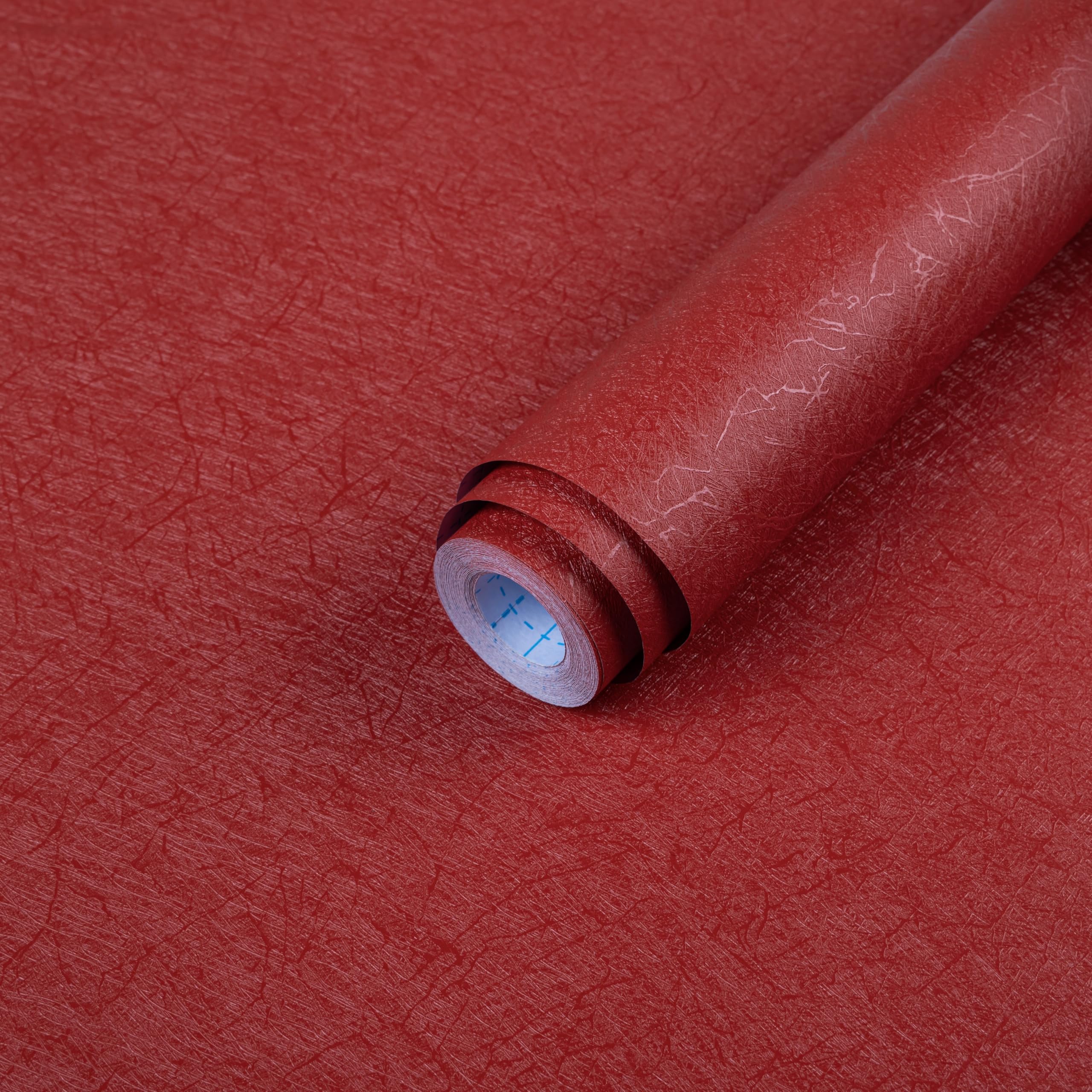 Papier peint rouge soie Abyssaly pour relooker une cuisine moderne