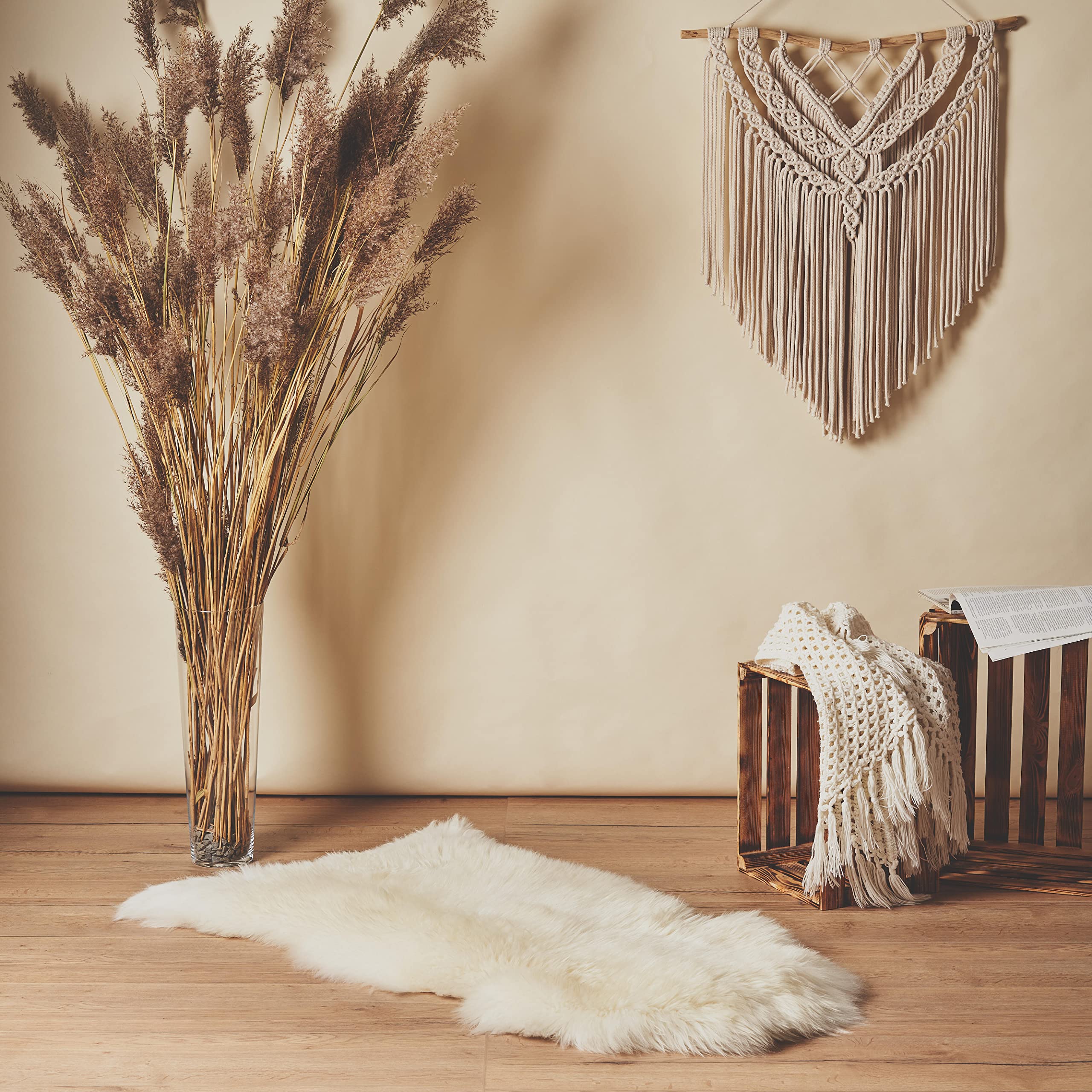 Cakla Lammfell Echt 120-130 cm - Schaffell Echt Groß - Fellteppich Weiss - Weich und Flauschig - Fell für Stühle - Lammfell Teppich - 100% Bio - Schafsfelle - Dekofell - Schafsfell Felle