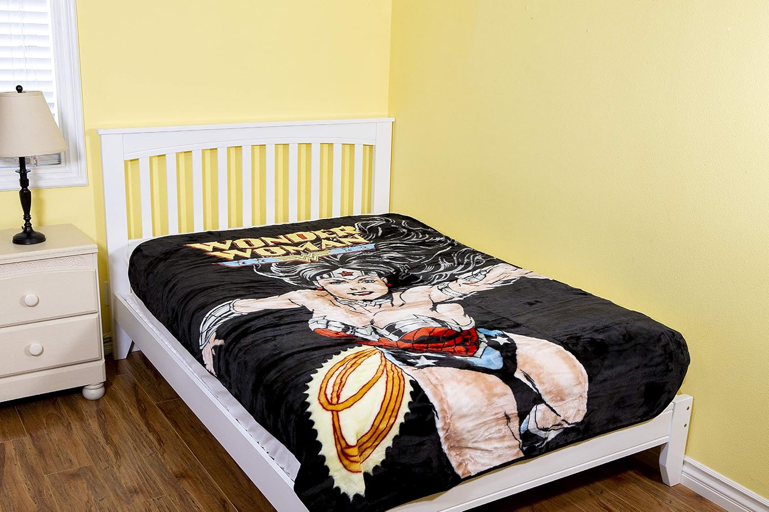 Wonder Woman Flight Blanket Standard
