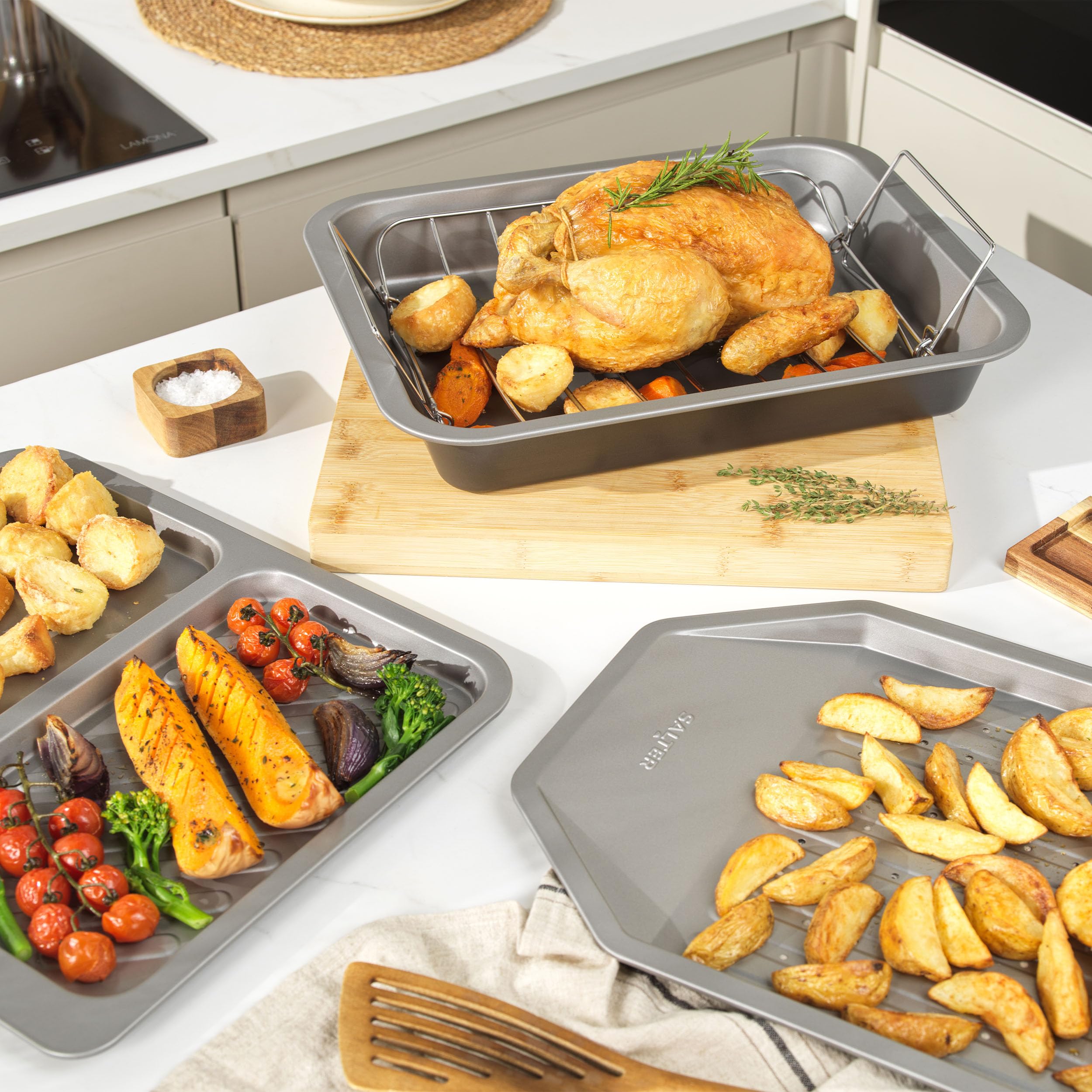 Salter Essentials 41 cm Roasting Tray & Rack, Non-Stick Coating, Rectangular Roaster, Dishwasher Safe, Easy to Clean - Image 3