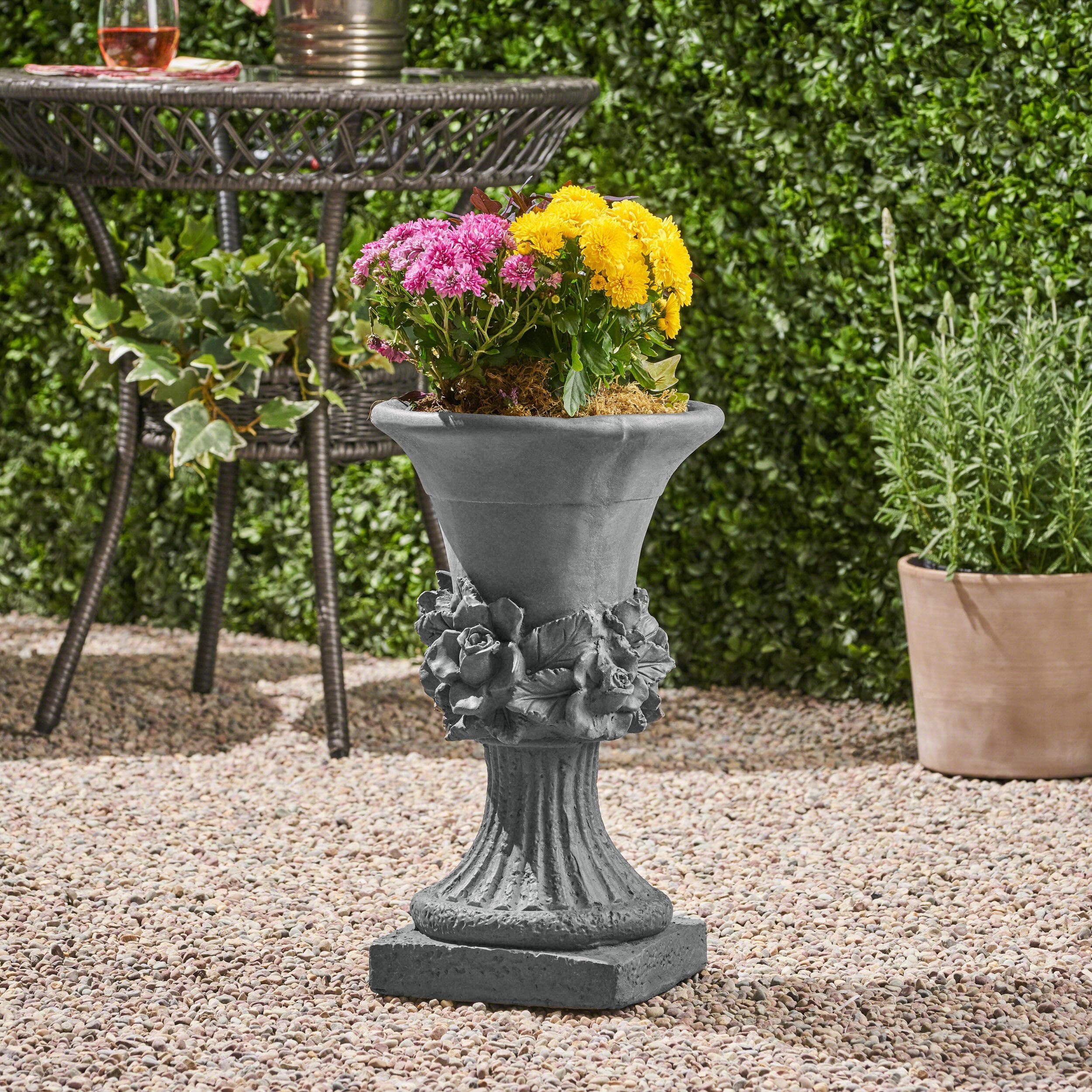Christopher Knight Home Buena Outdoor Lightweight Concrete Garden Urn