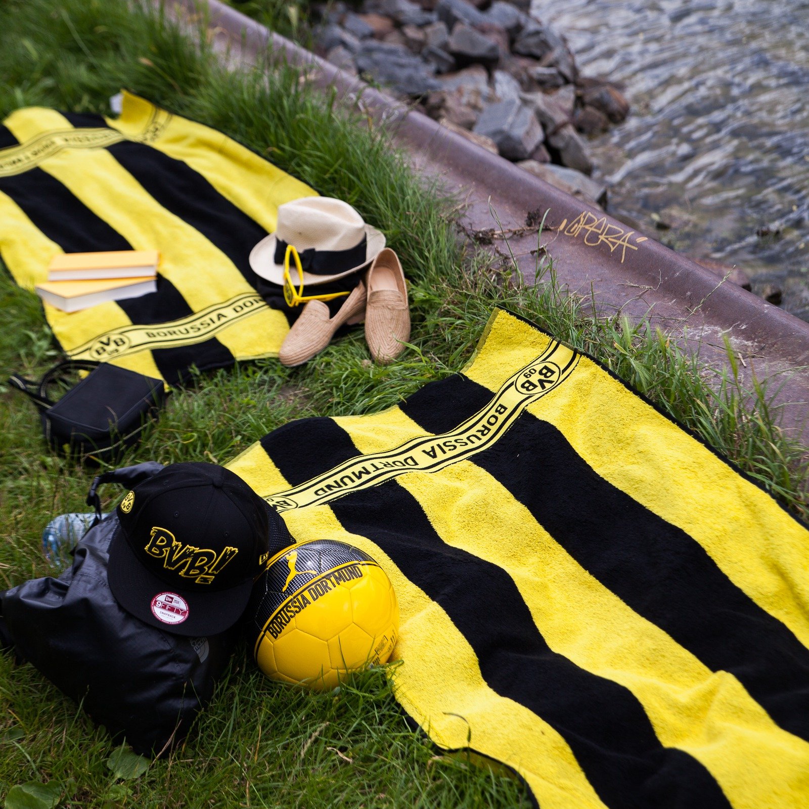 Borussia Dortmund,Serviette de douche avec bandes de bloc, noir-jaune, 74x140