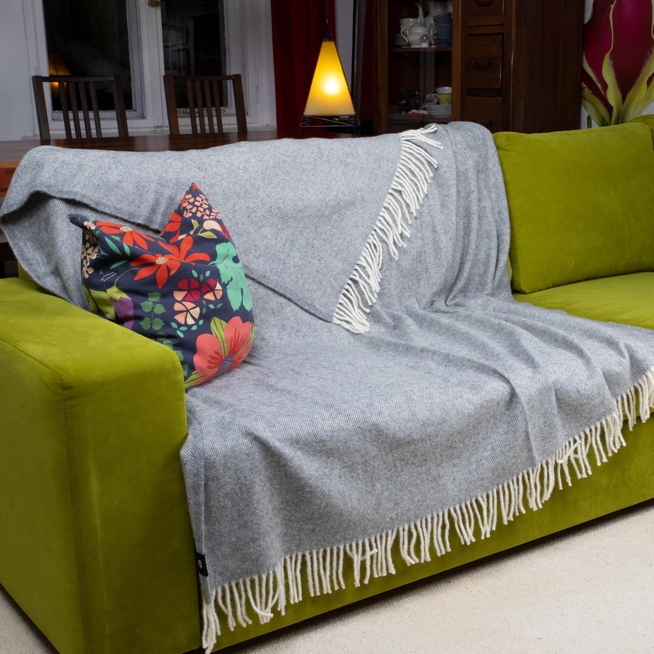 PinkZebra Caldissima coperta di lana spessa 400 g/m² in 100% pura lana merino naturale della Nuova Zelanda, coperta coccolosa, copriletto 160 x 200 cm, da soggiorno, da divano, con frange, grigio