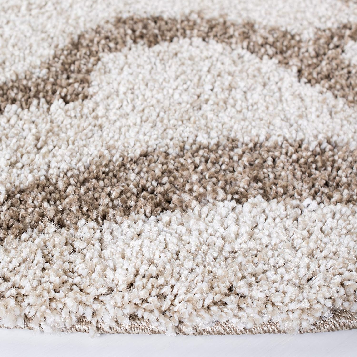SAFAVIEH Florida Shag Collection Area Rug - 6'7" Round, Cream & Beige, Damask Design, Non-Shedding & Easy Care, 1.2-inch Thick Ideal for High Traffic Areas in Living Room, Bedroom (SG462-1113)