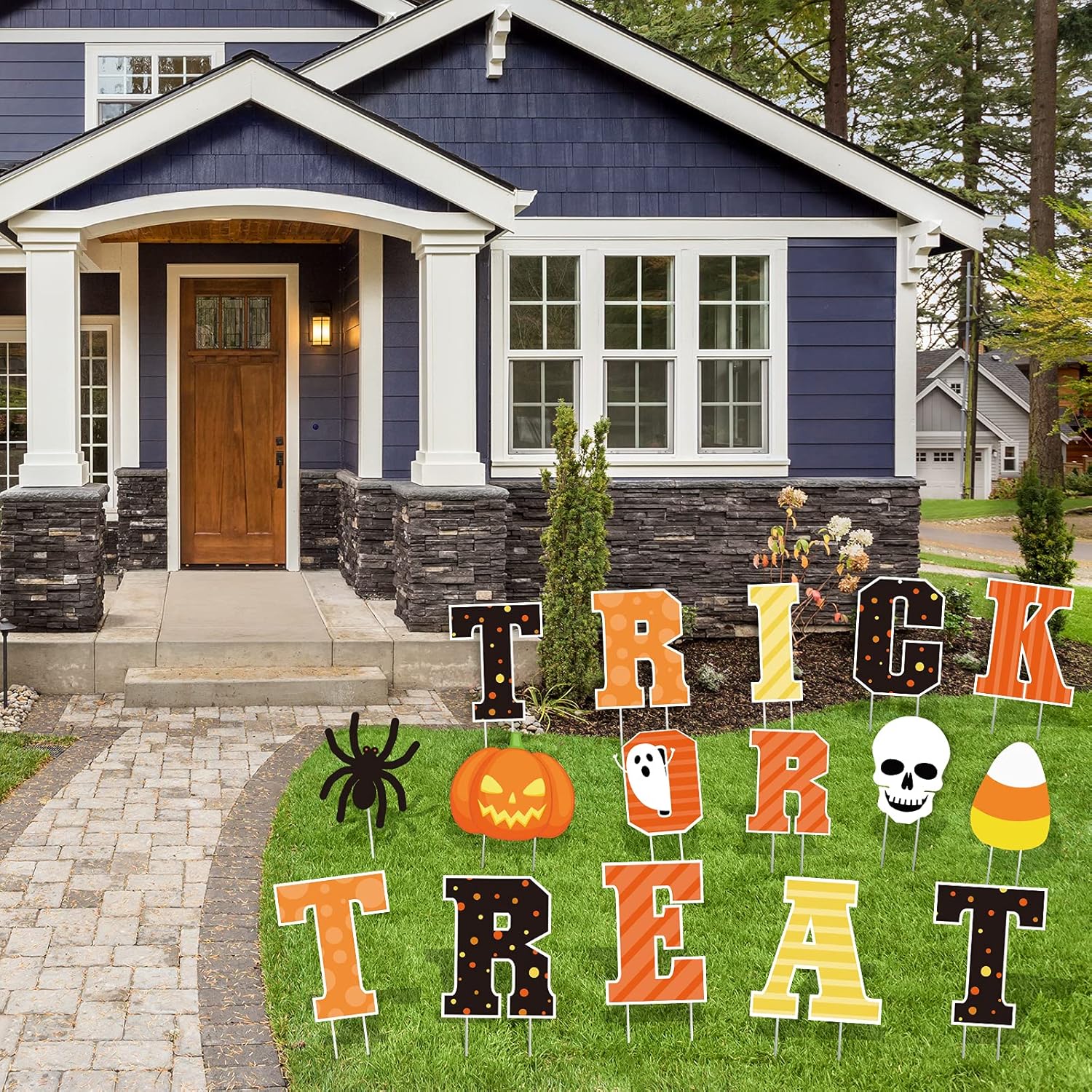 Whaline 16Pcs Halloween Yard Signs with 32Pcs Stakes Large Trick or Treat Lawn Signs Waterproof Plastic Spider Pumpkin Skull Outdoor Sign for Lawn Patio Yard Garden Decoration Supplies