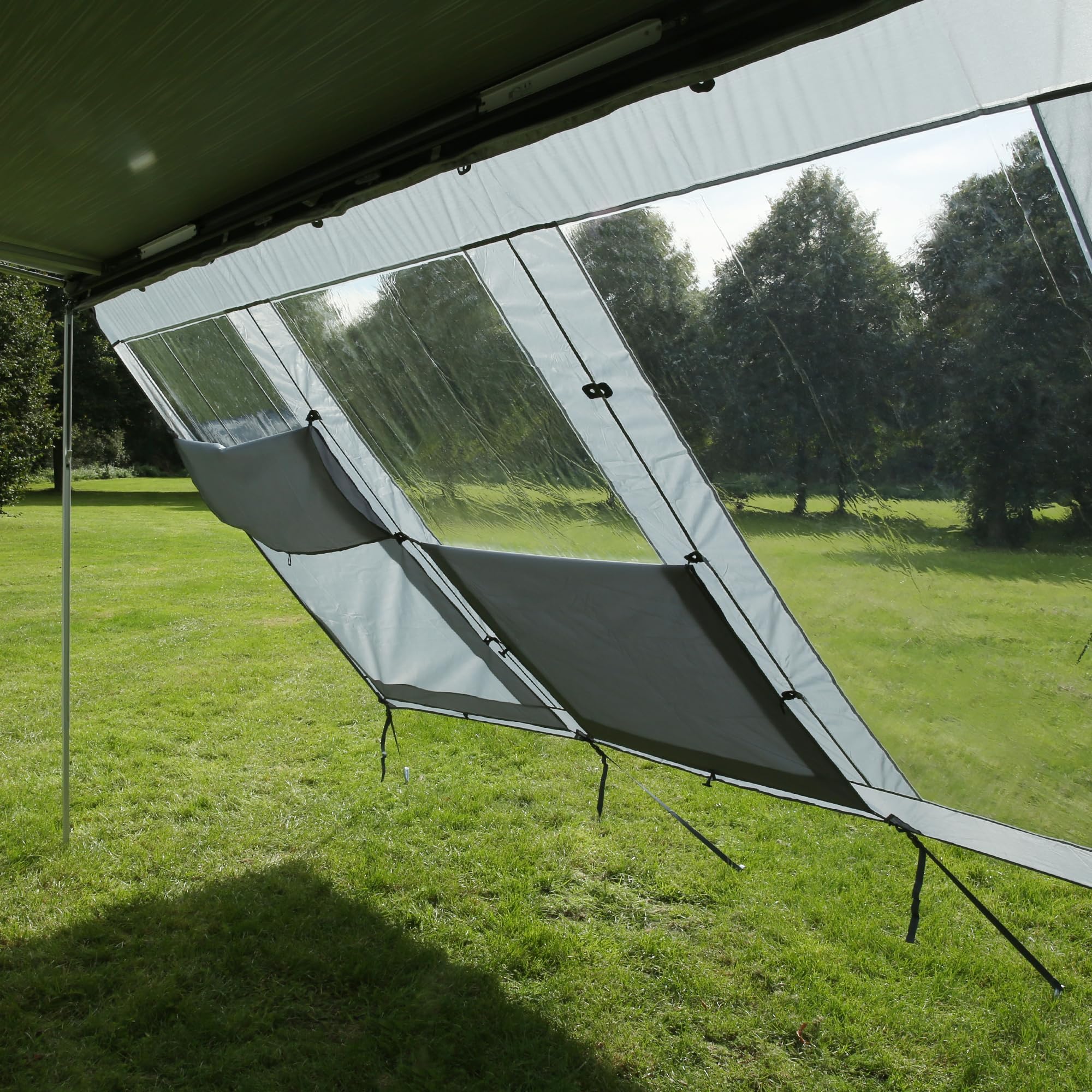 Panorama - flexibel verplaatsbaar glazen wandsysteem met goede geluidsisolatie Panorama - flexibel verplaatsbaar glazen wandsysteem met goede geluidsisolatie