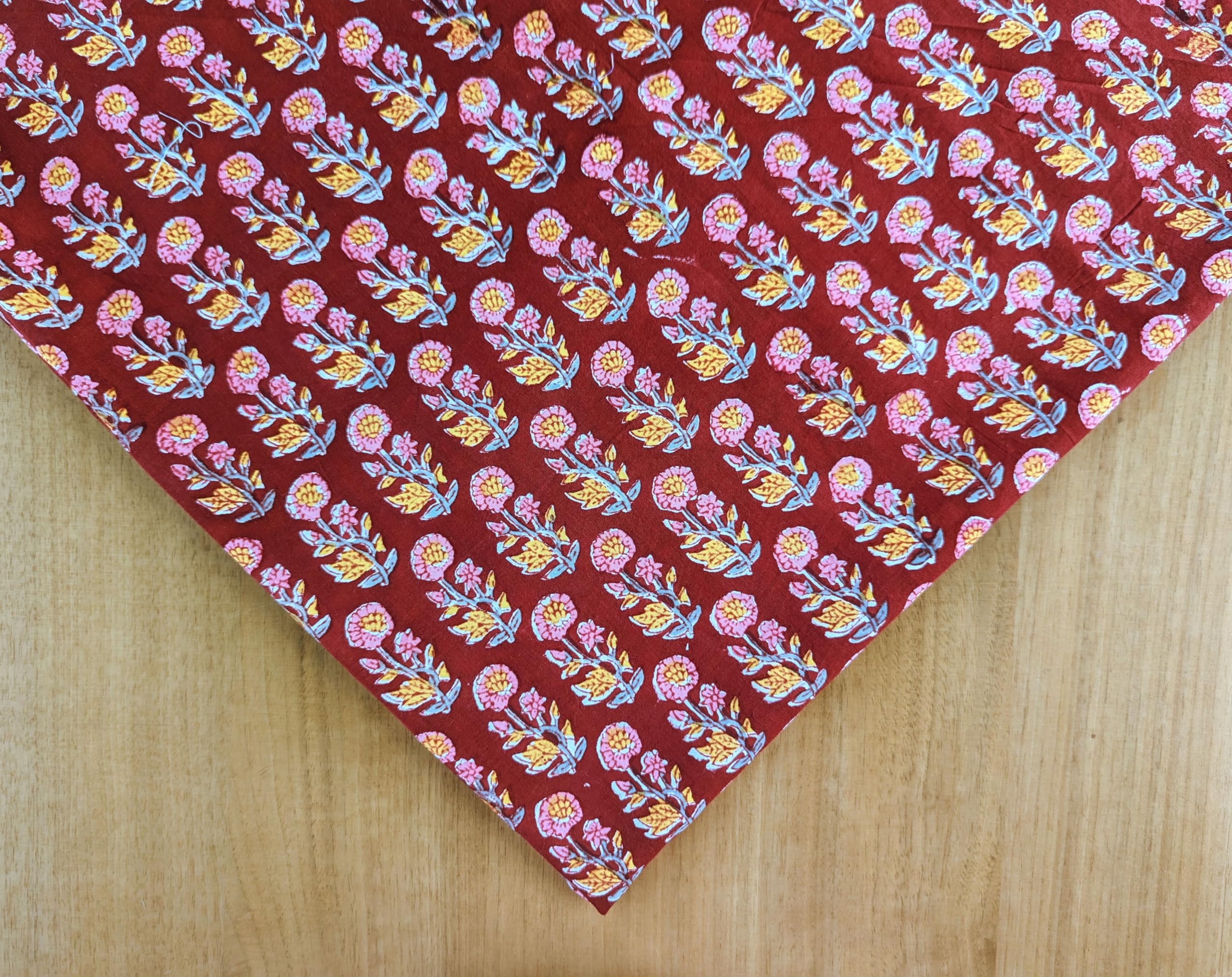 AVKA Studio Tela estampada a mano por The Yard – Precortada 3 yardas 42 pulgadas de ancho – Material 100% algodón – Patrón floral borgoña – Tela india ligera para hacer proyectos de vestidos de verano