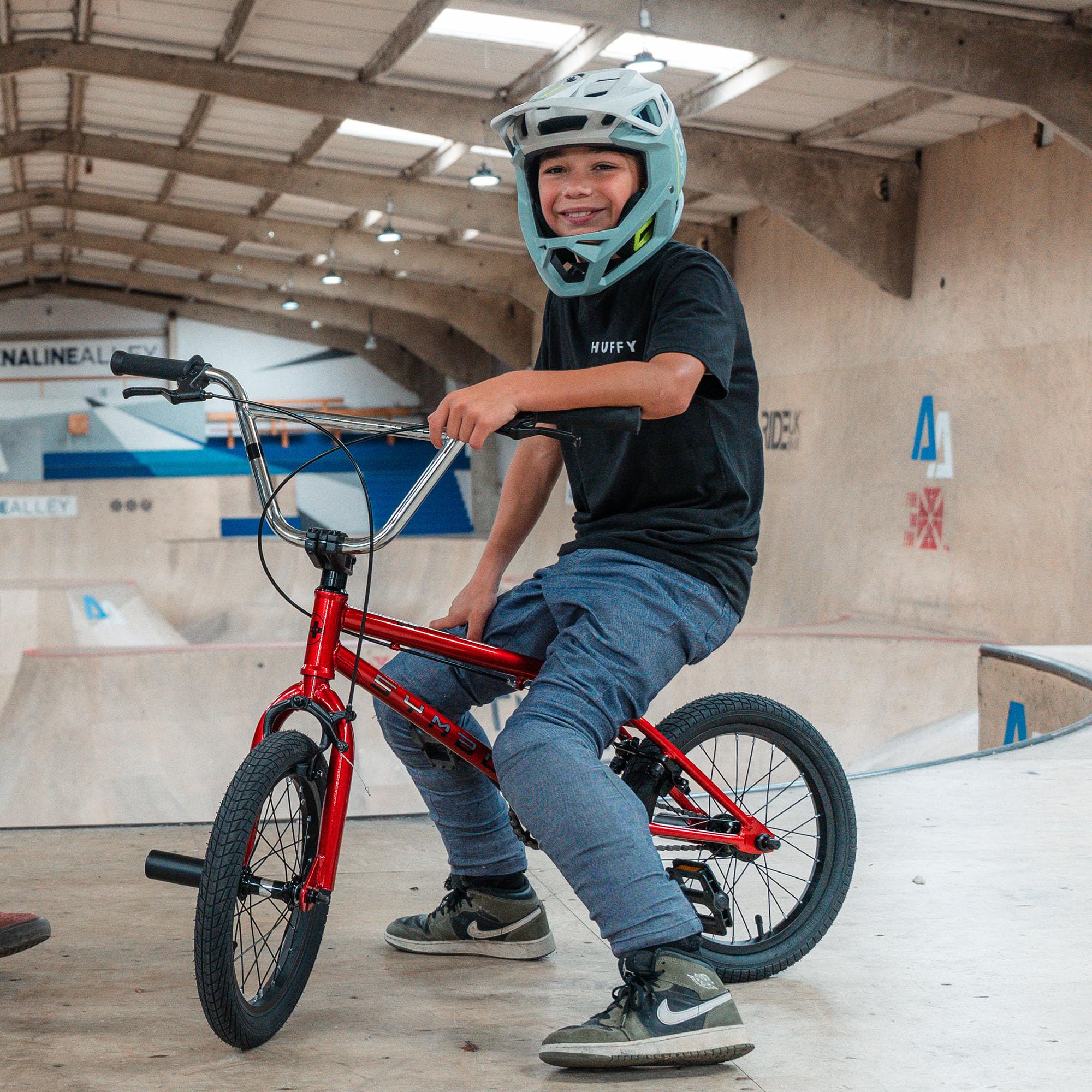 Symbol Freestyle BMX, 40.6 cm o 50.8 cm, Marco de Acero, Freno Delantero extraíble, Llantas de aleación, Clavijas Incluidas, Rojo, Azul y Plateado