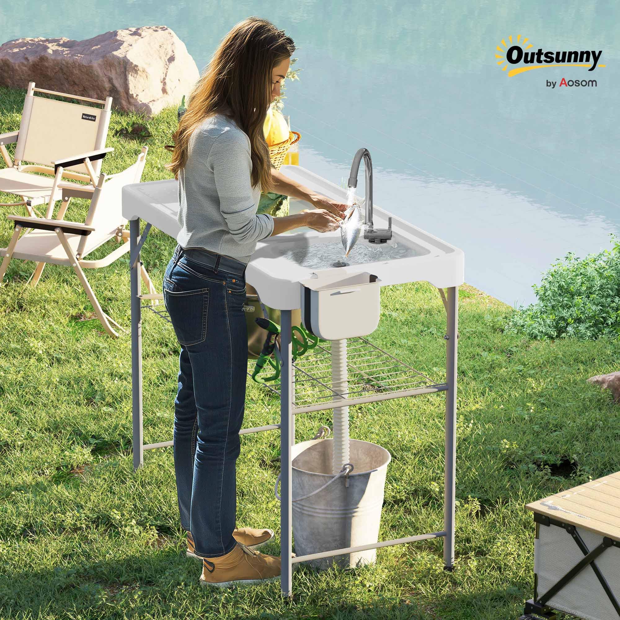 Outsunny Mesa para Limpiar Pescado Portátil Mesa Plegable para Camping con 2 Fregaderos Manguera de Drenaje Estación de Limpieza y Grifo para Pesca Barbacoa 108x58x92 cm Blanco