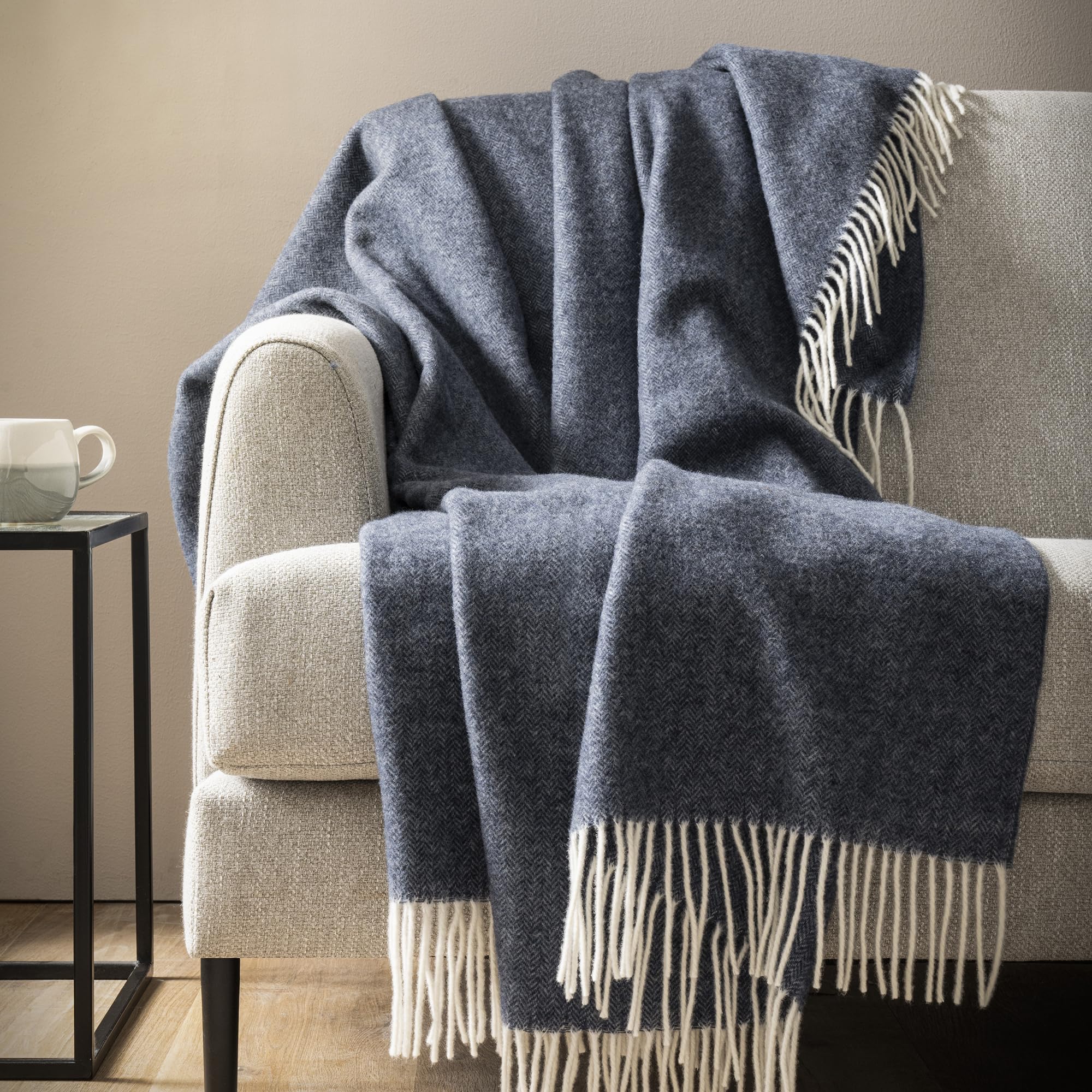 bugatti Wolldecke 150x200 cm - Merinowolle & Cashmere, hochwertig und kuschelweich, Merinodecke blau einfarbig