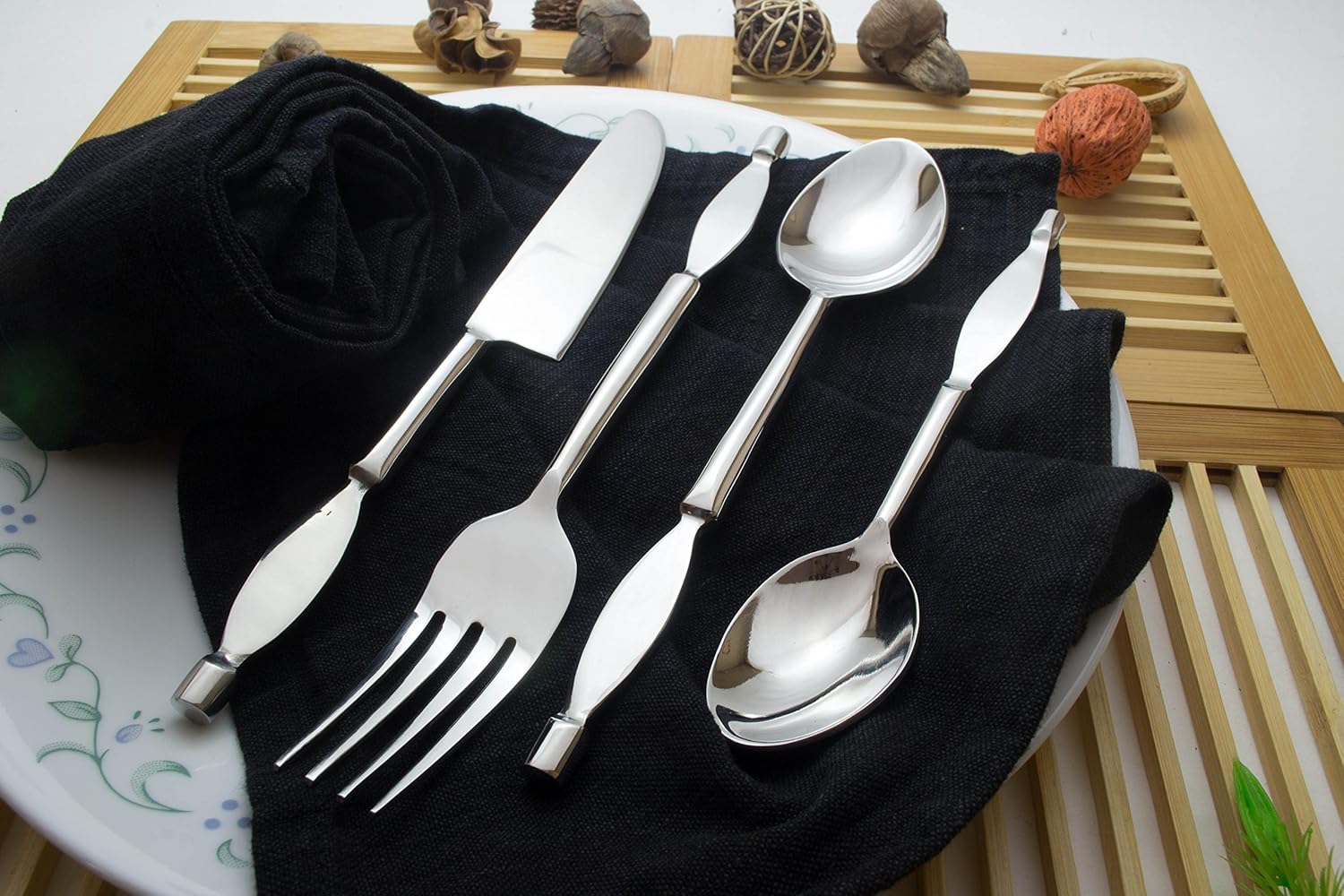 Homesake® Premium Stainless Steel Elegant Flatware 16 Pieces