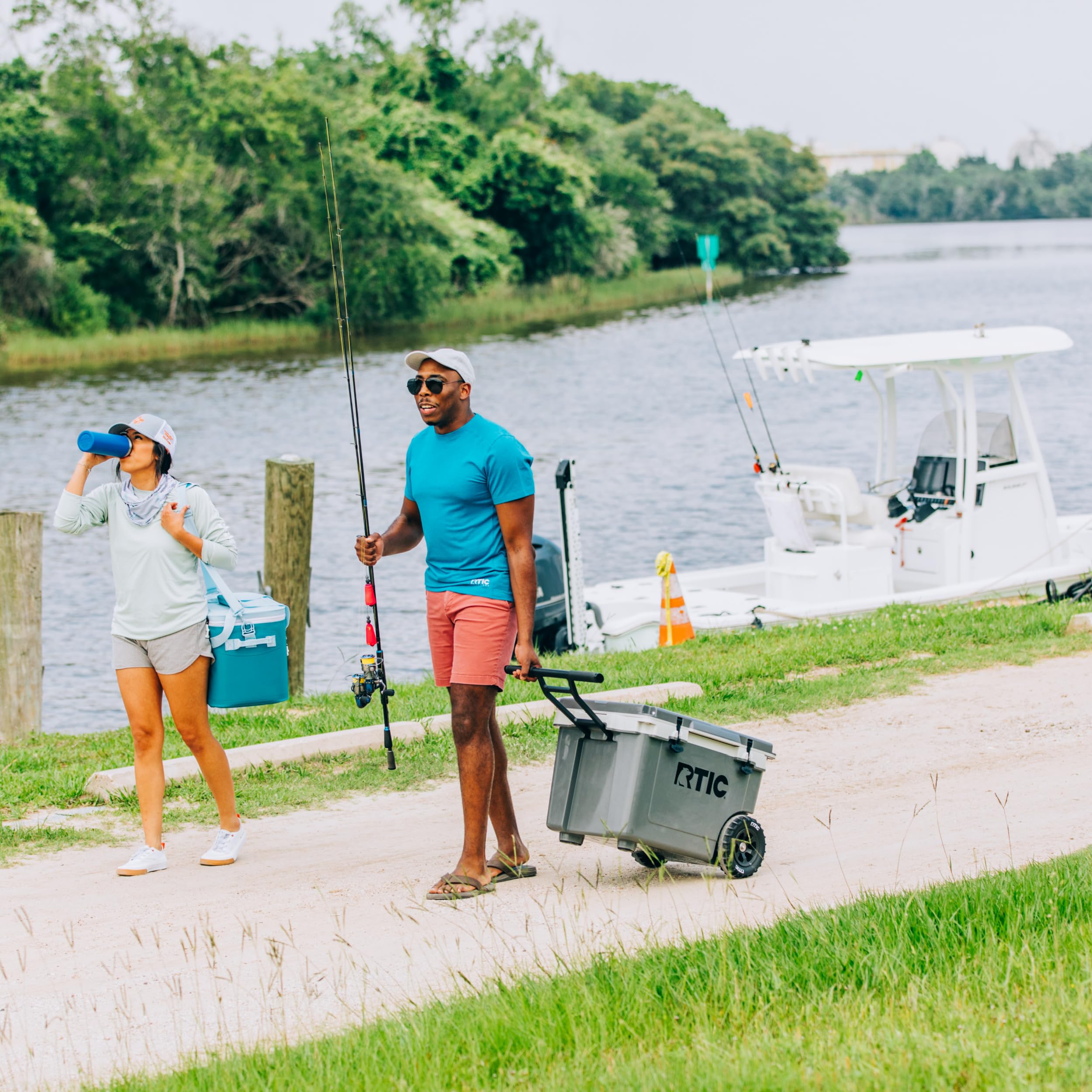 RTIC Contenitore per il ghiaccio portatile con ruote, ultra leggero, isolato, per spiaggia, bevande, bevande, campeggio, picnic, pesca, barca, 30% più leggero rispetto ai refrigeratori rotomolded
