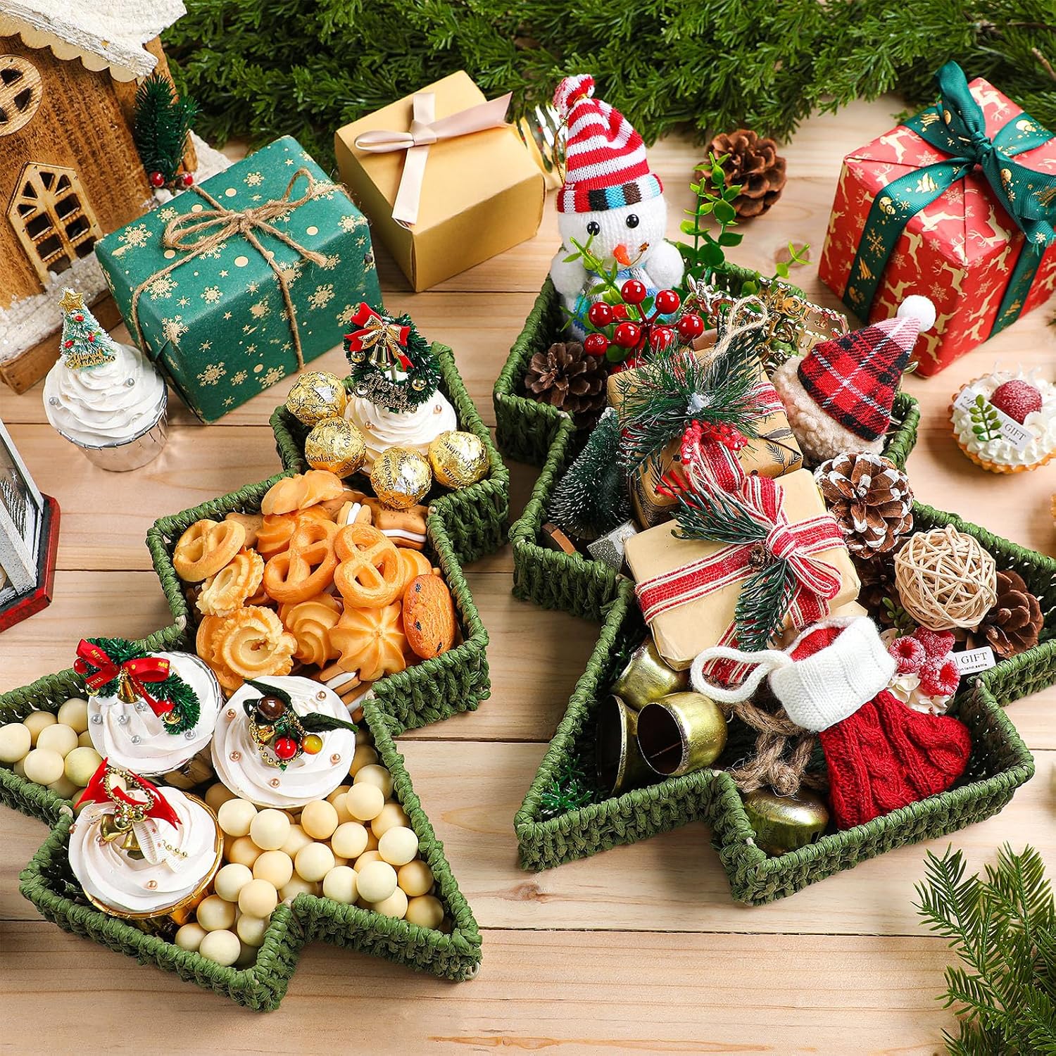 Vesici 2 Pcs Christmas Tree Wicker Basket, 16 ' 14 ' Christmas Tree Shaped Serving Trays, Hand Woven Wicker Storage Boxes, Boho Xmas Table Centerpiece for Home Farmhouse Decoration