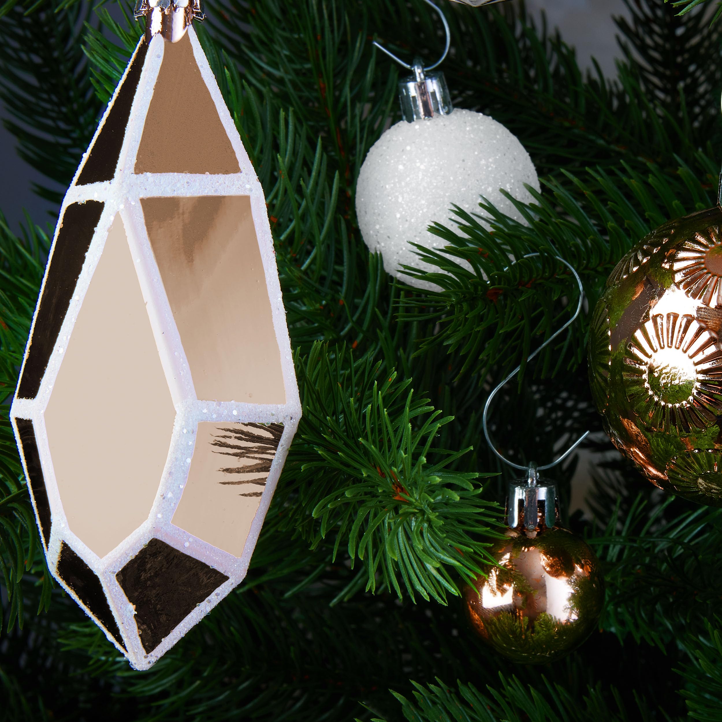 BRUBAKER Juego de 128 Bolas de Navidad - Adornos para el Árbol de Navidad XXL con Bolas de Purpurina, Carámbanos, Colgantes de Diamantes, Caramelos, Botas de Papá Noel y Estrella para el Árbol Champán